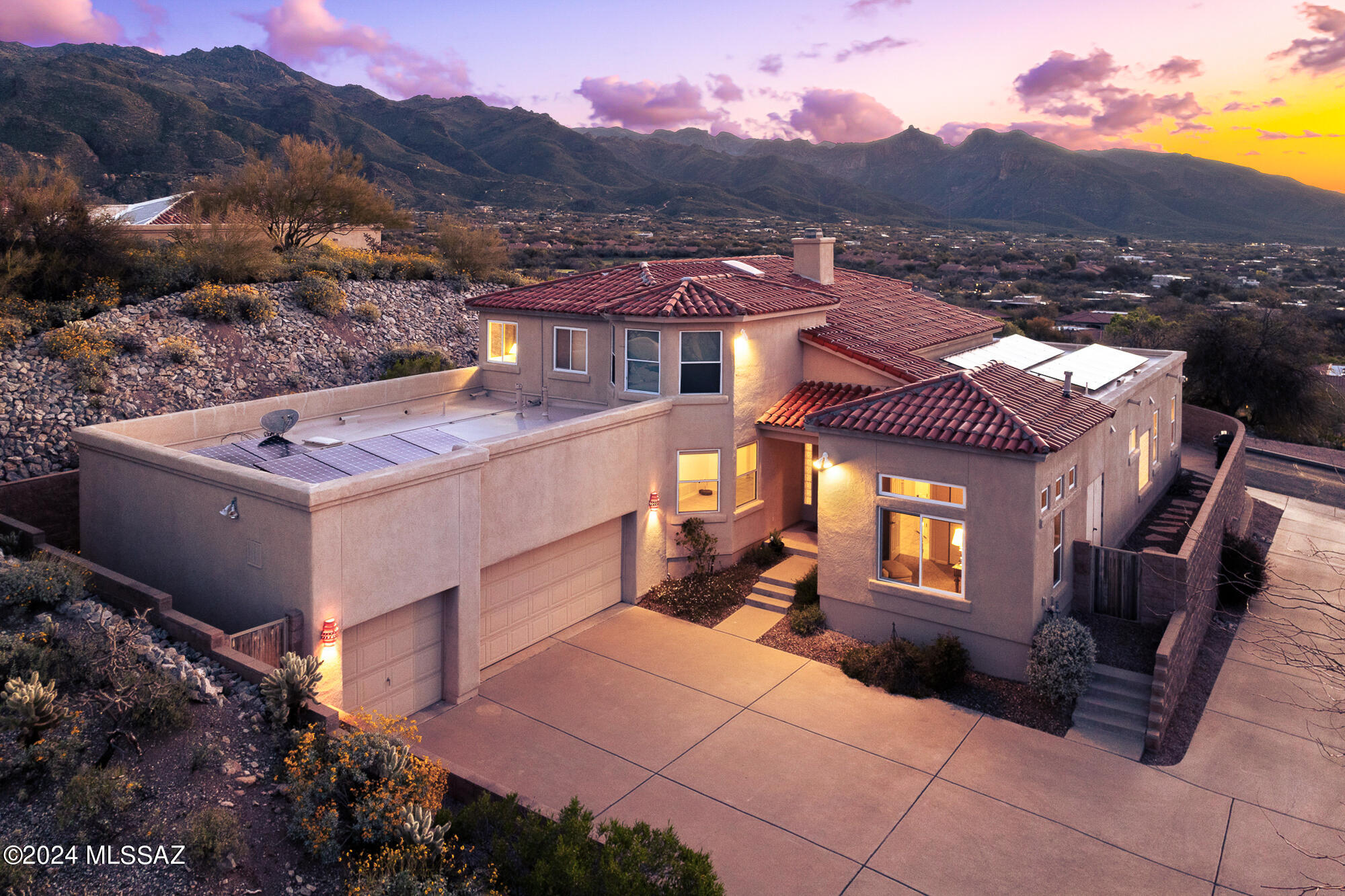 5747 N Placita Paisaje