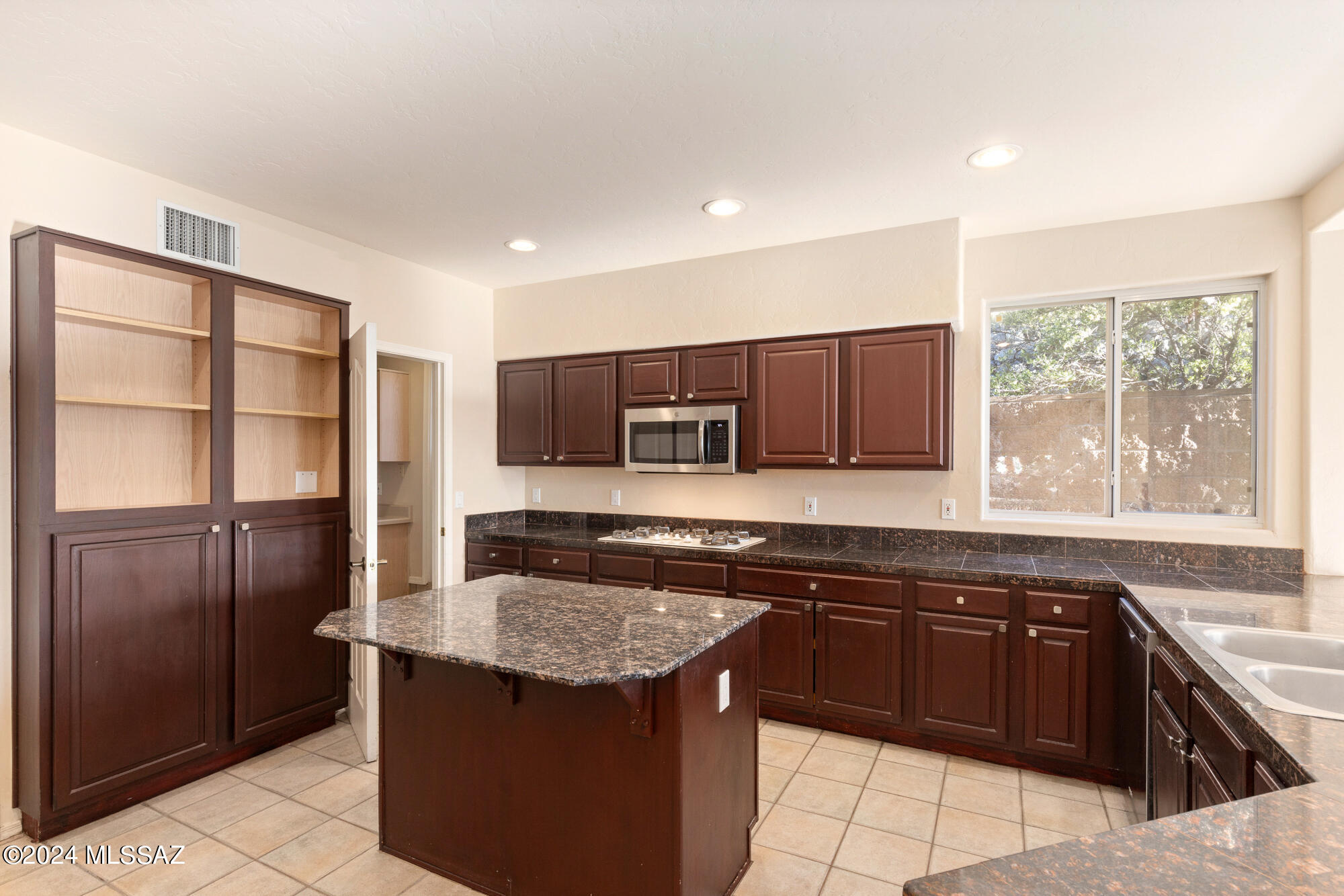 5747 N Placita Paisaje