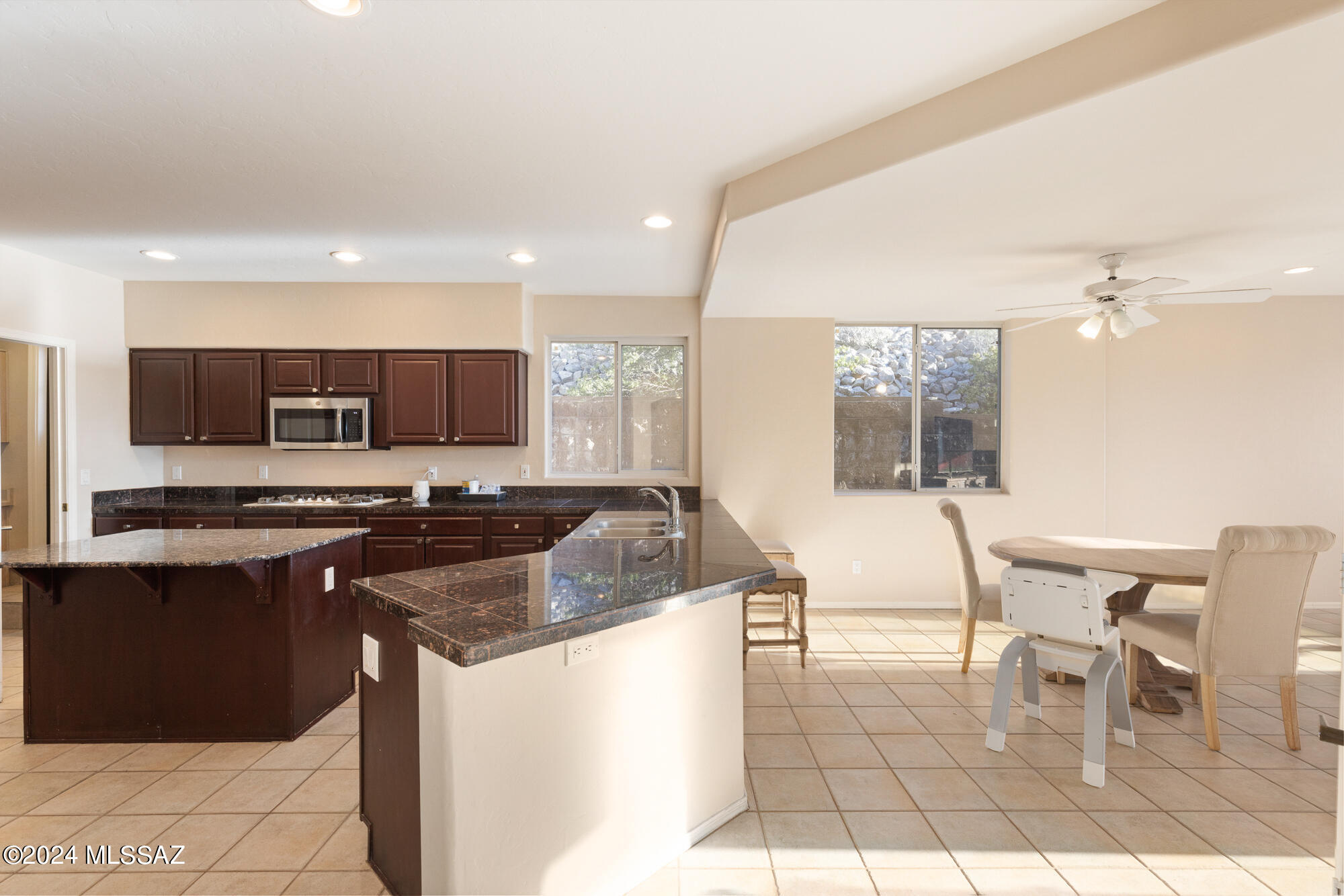 5747 N Placita Paisaje