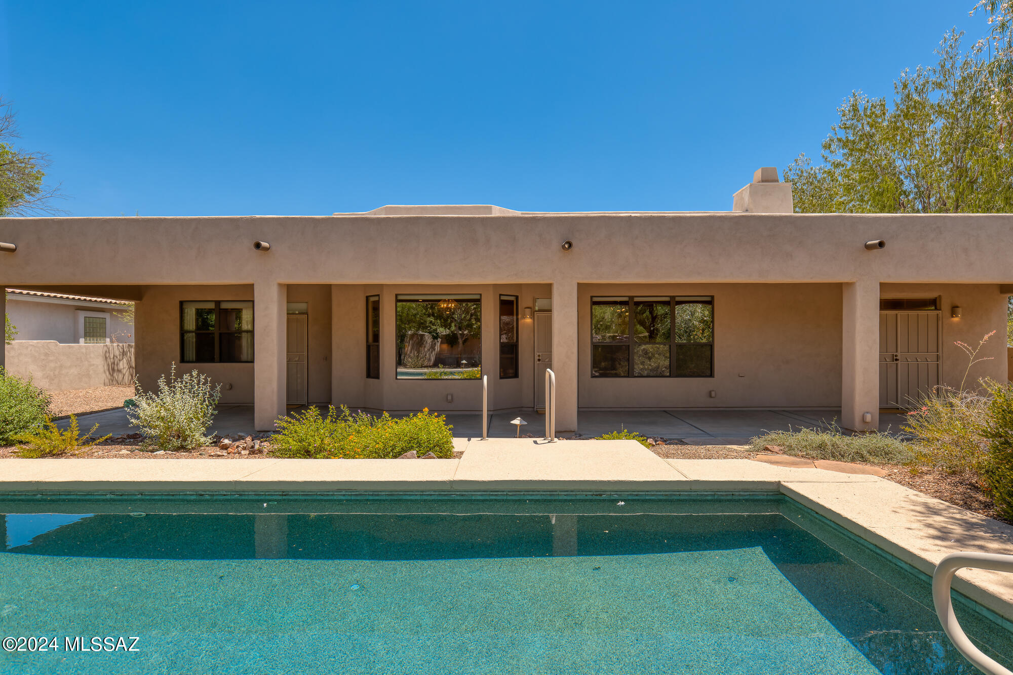 1686 W Silver Berry Place