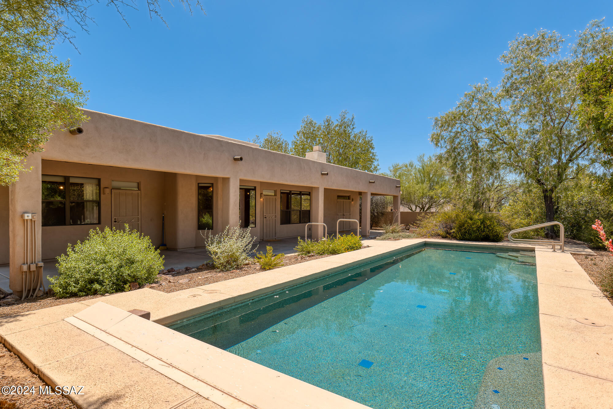 1686 W Silver Berry Place