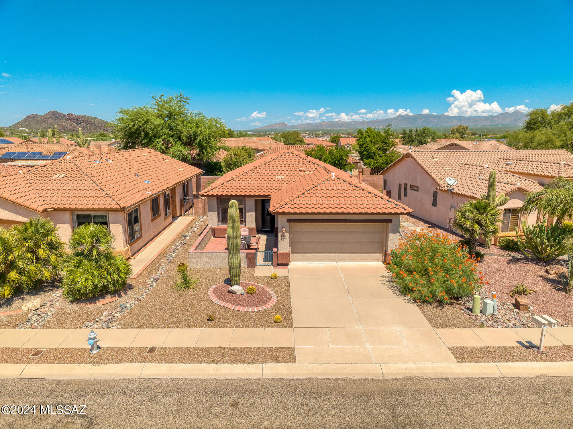 9513 N Twinkling Shadows Way