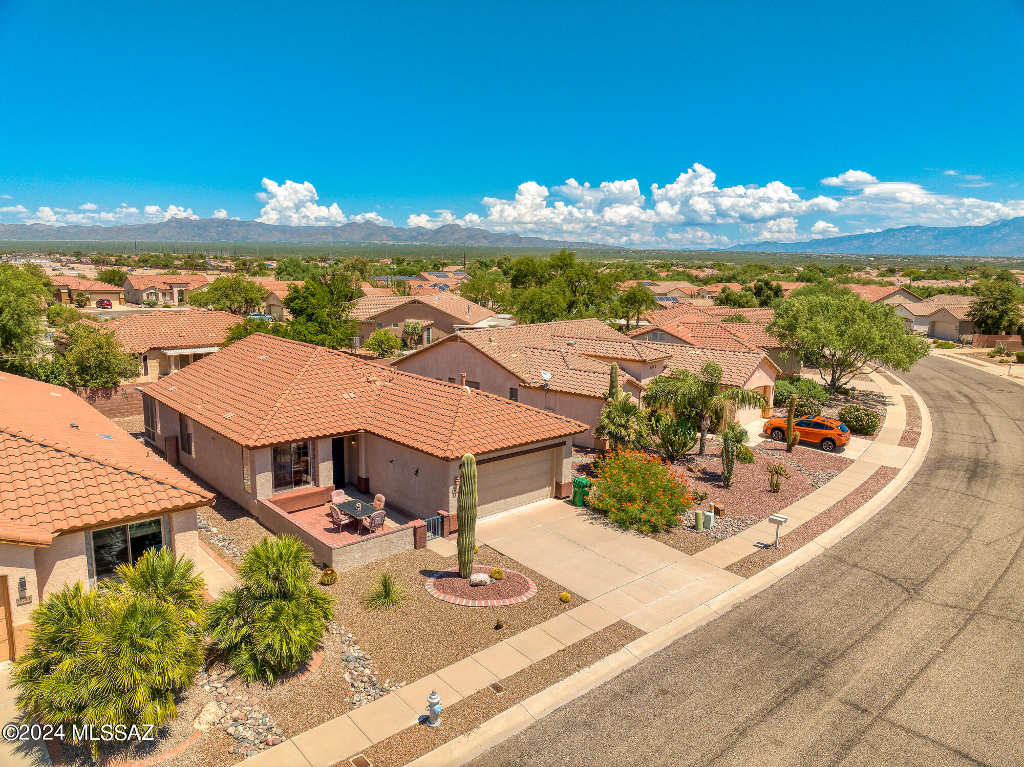 9513 N Twinkling Shadows Way