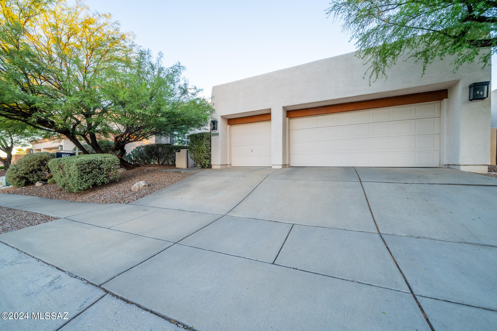 6585 N Shadow Run Drive