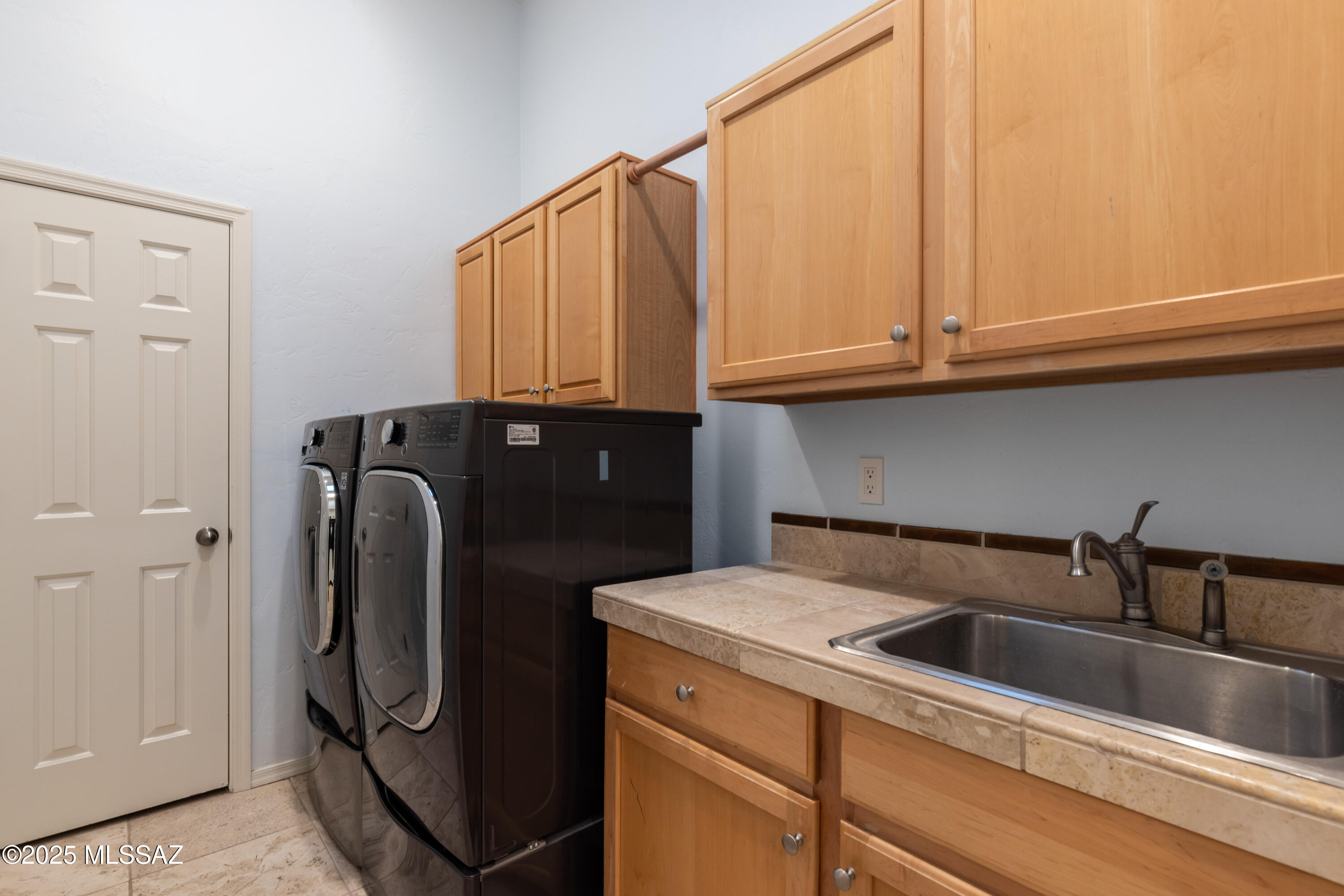 5588 E Paseo Cimarron