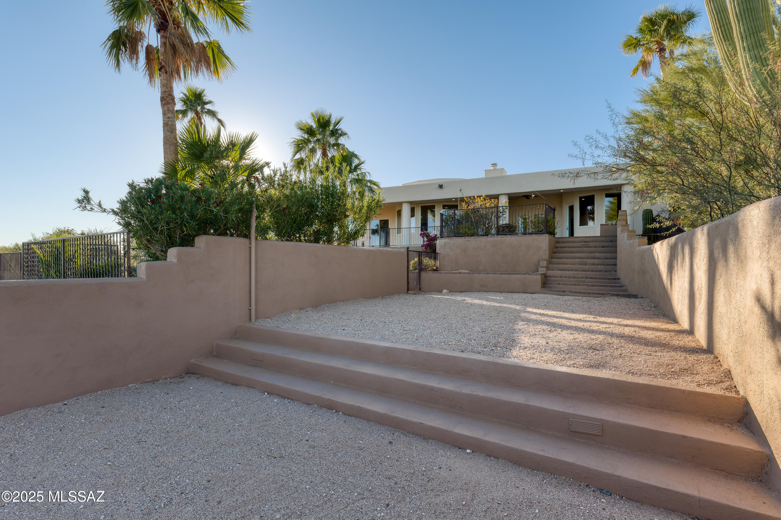 5588 E Paseo Cimarron