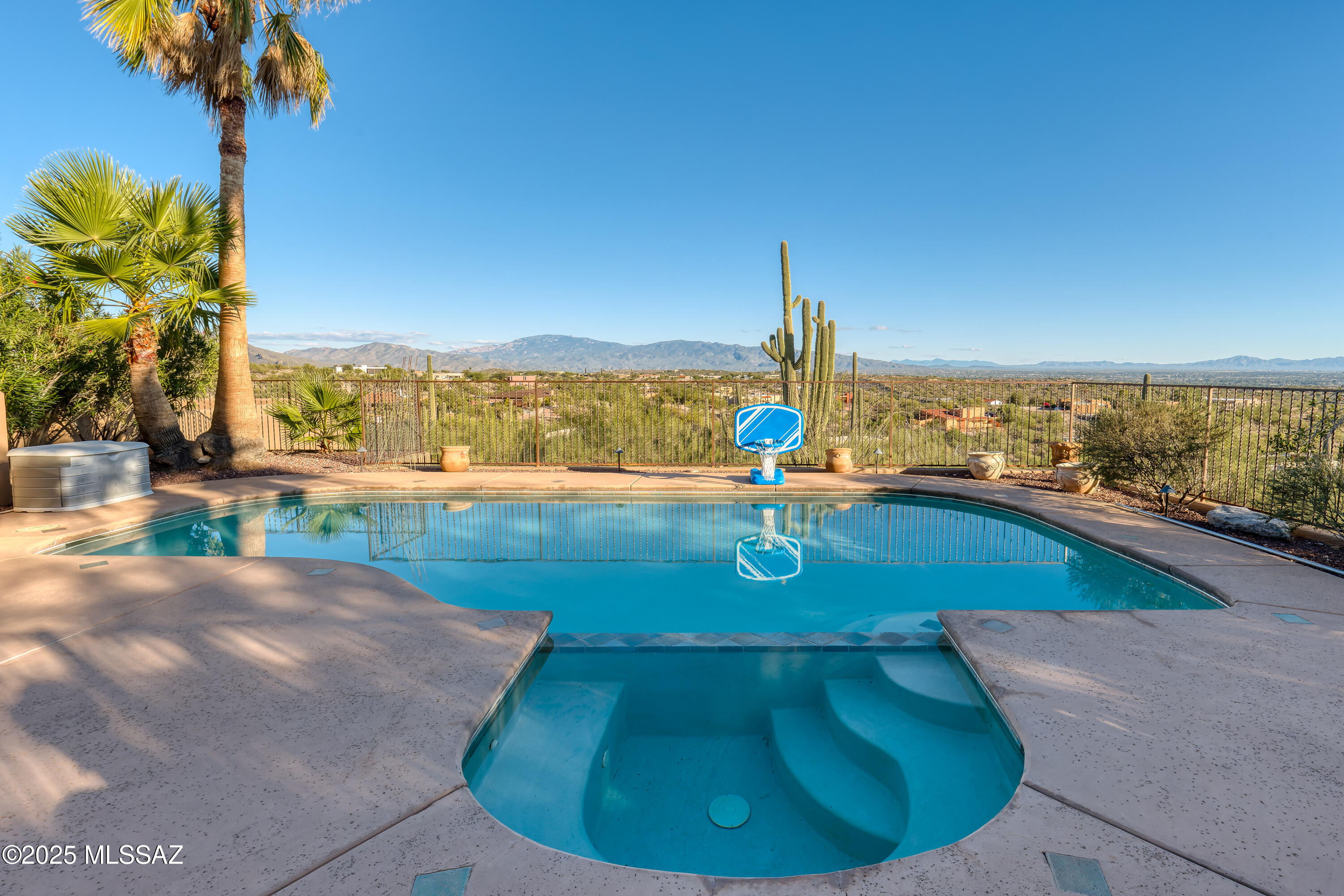 5588 E Paseo Cimarron