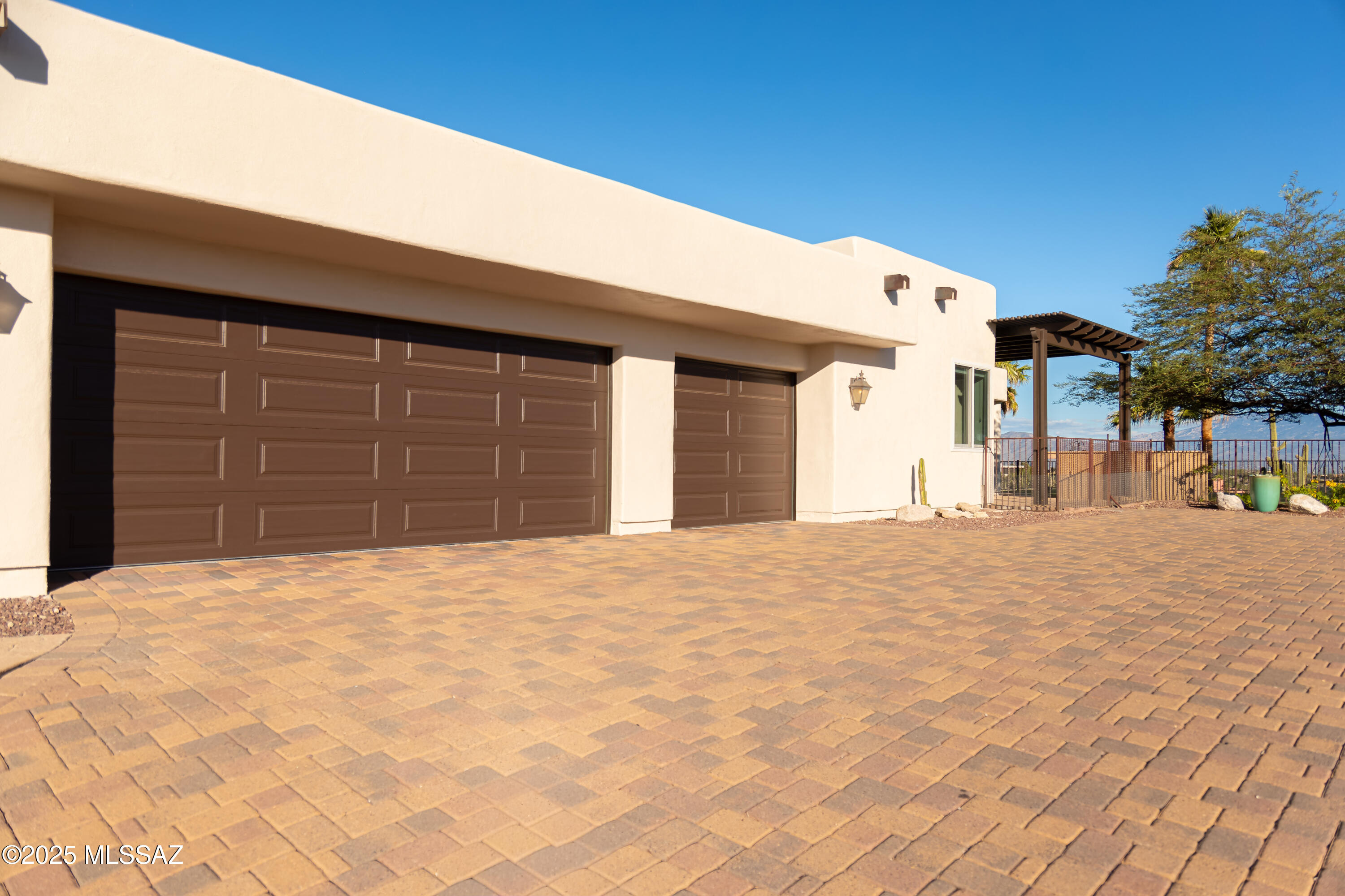 5588 E Paseo Cimarron