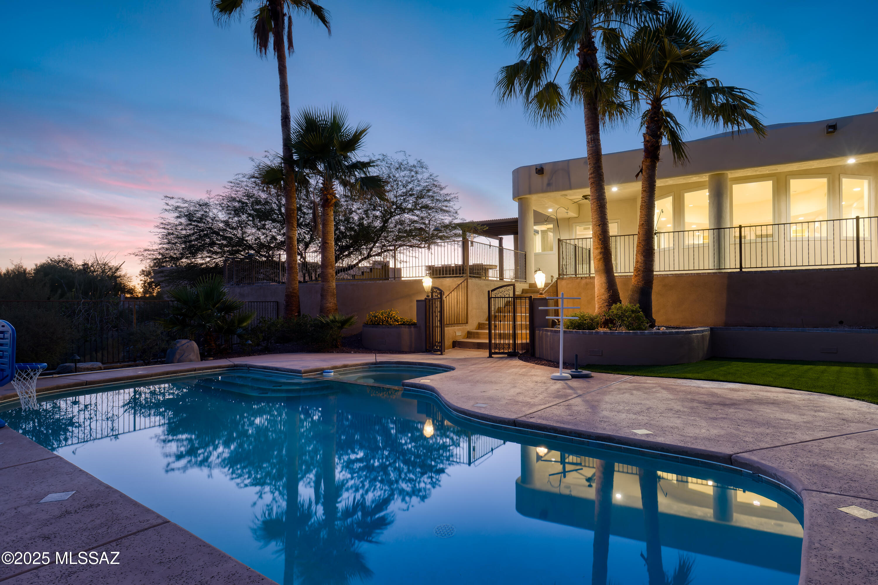 5588 E Paseo Cimarron