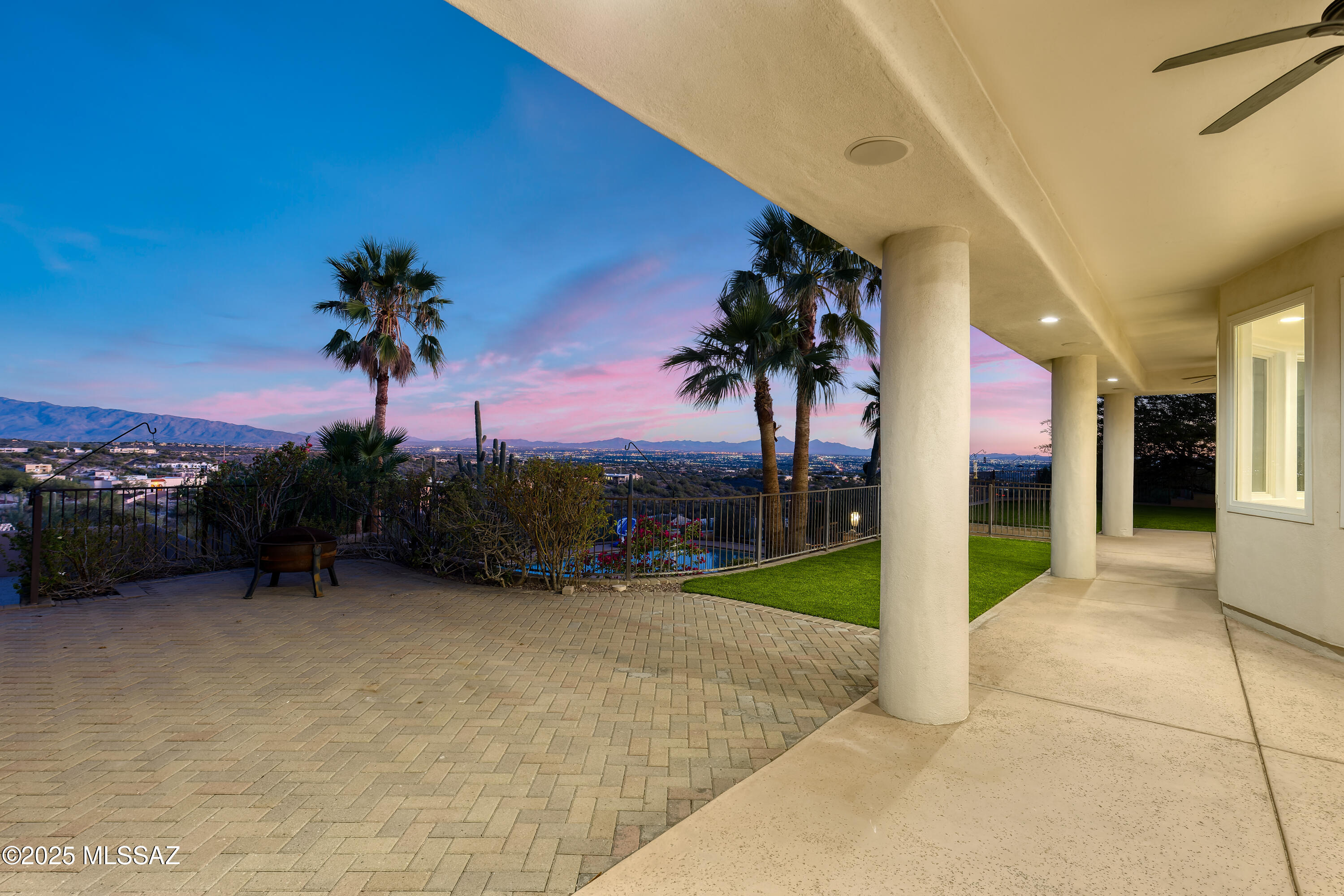 5588 E Paseo Cimarron