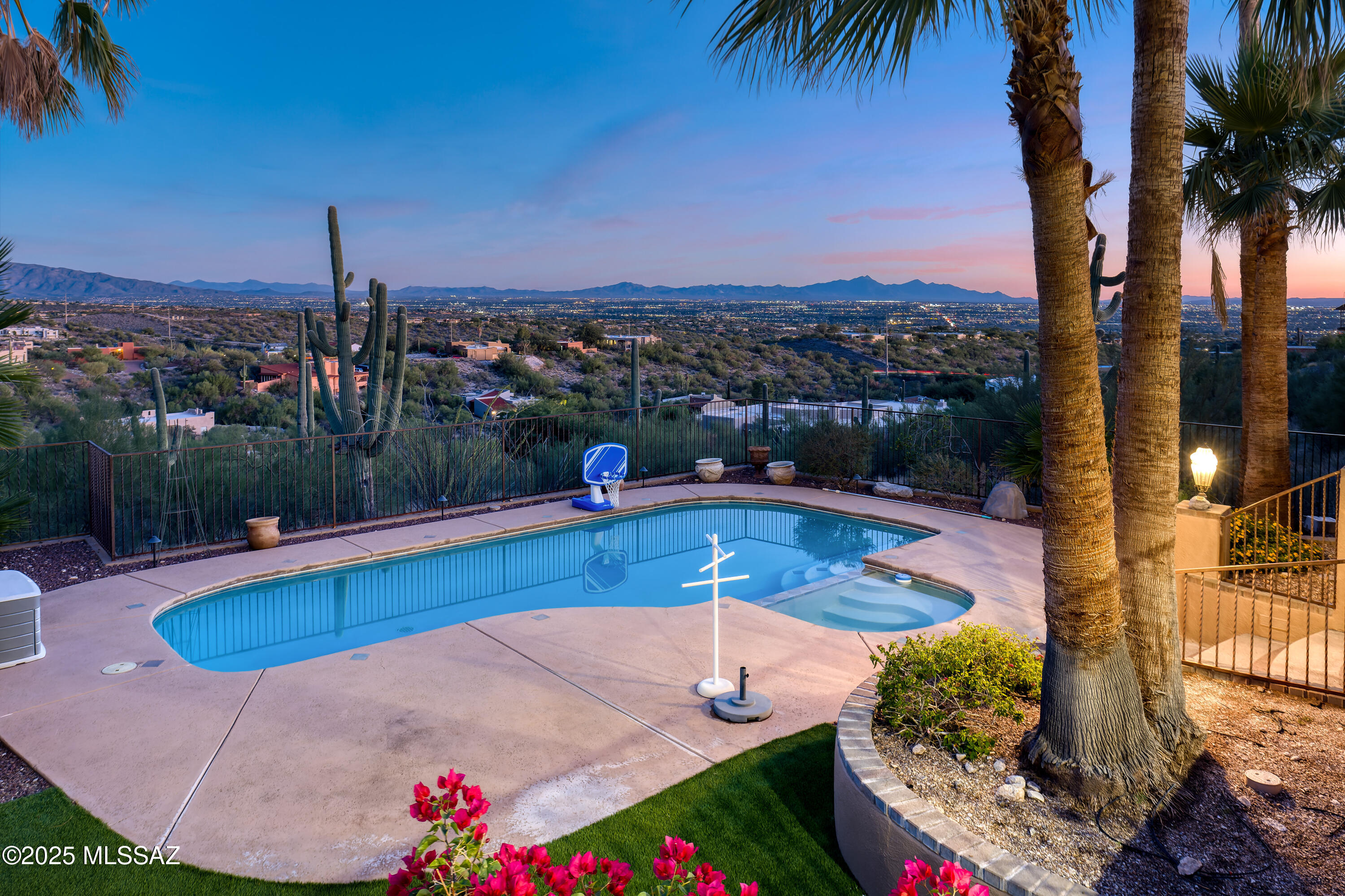 5588 E Paseo Cimarron