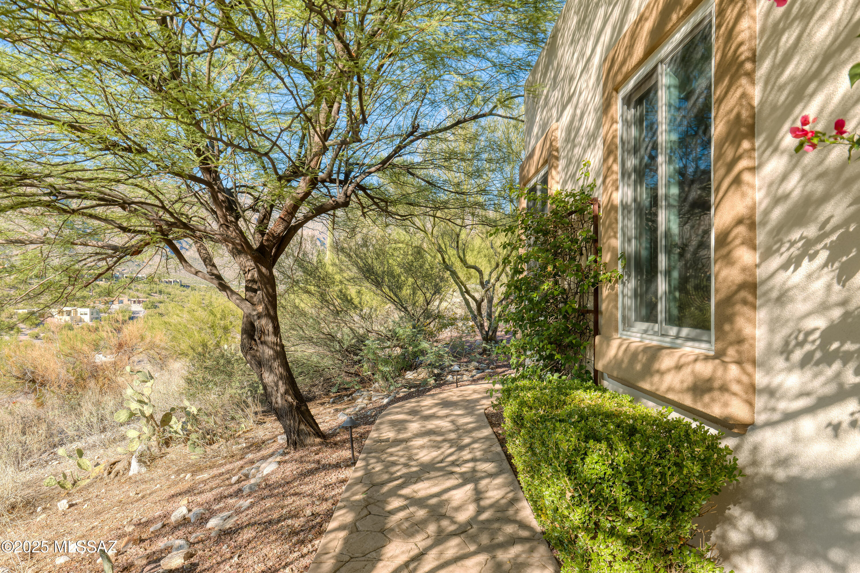 5588 E Paseo Cimarron