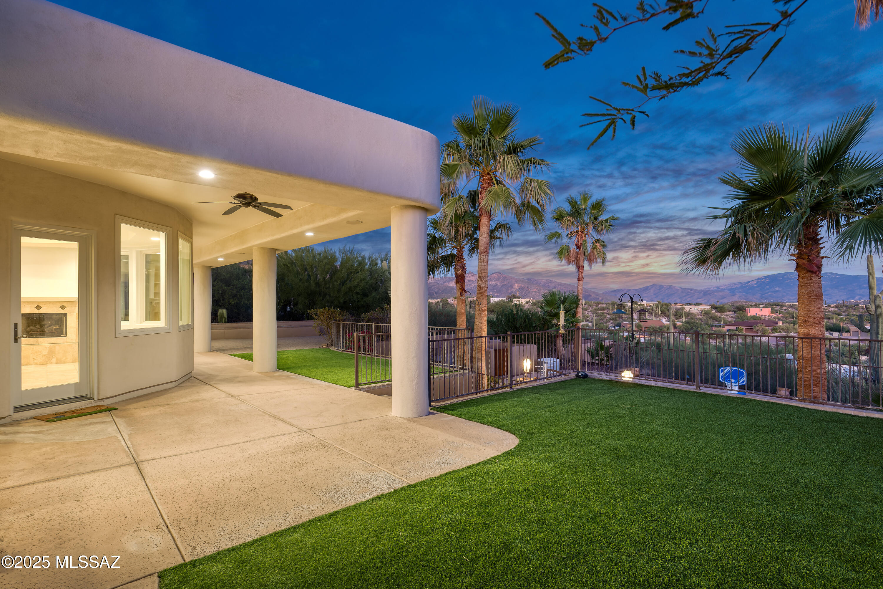 5588 E Paseo Cimarron