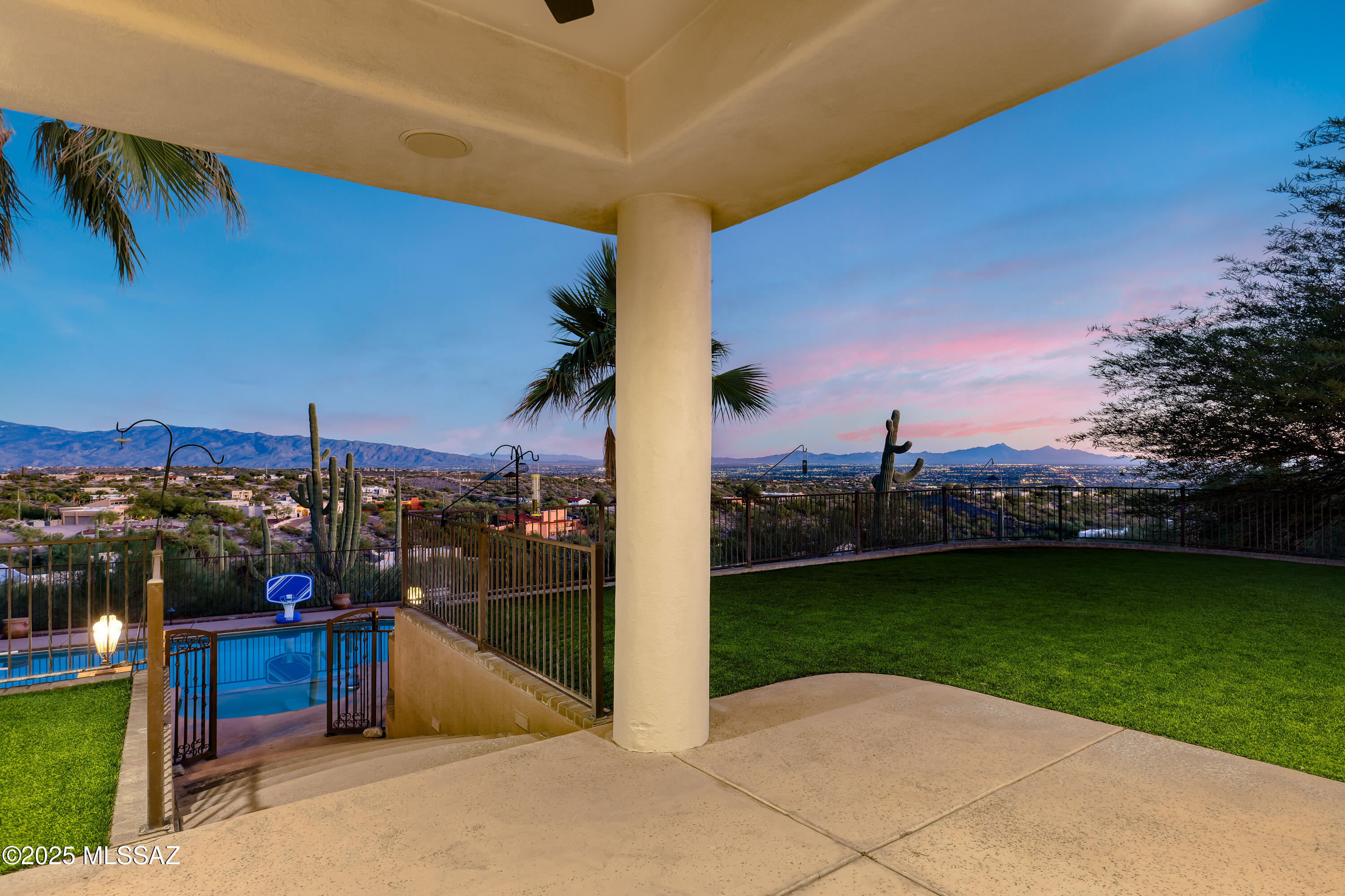 5588 E Paseo Cimarron