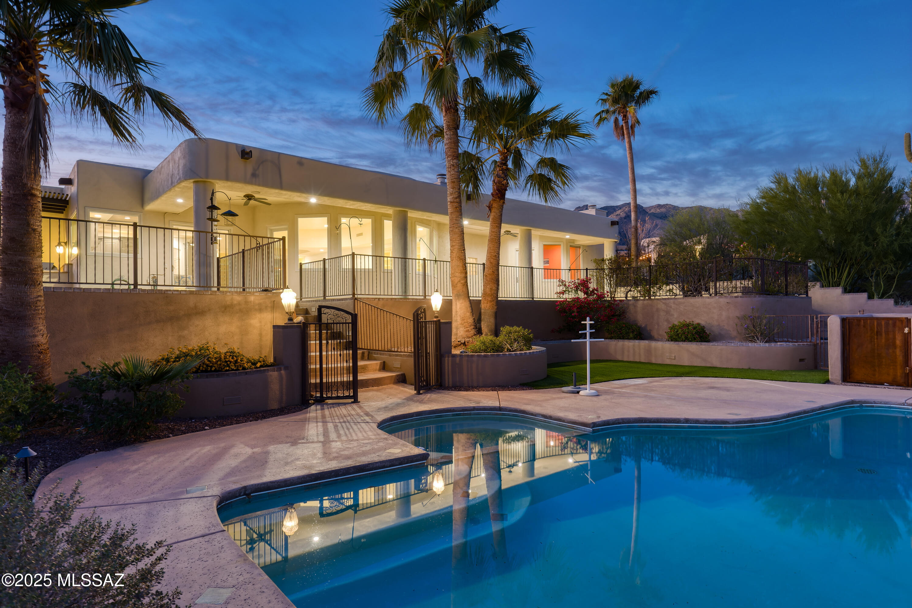 5588 E Paseo Cimarron