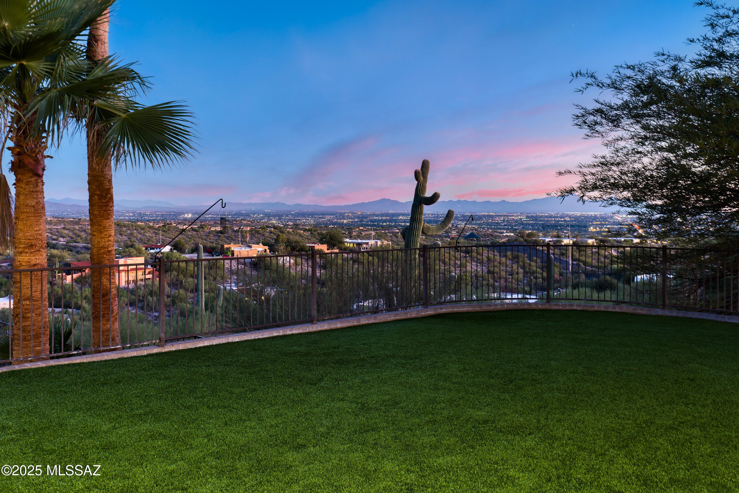 5588 E Paseo Cimarron