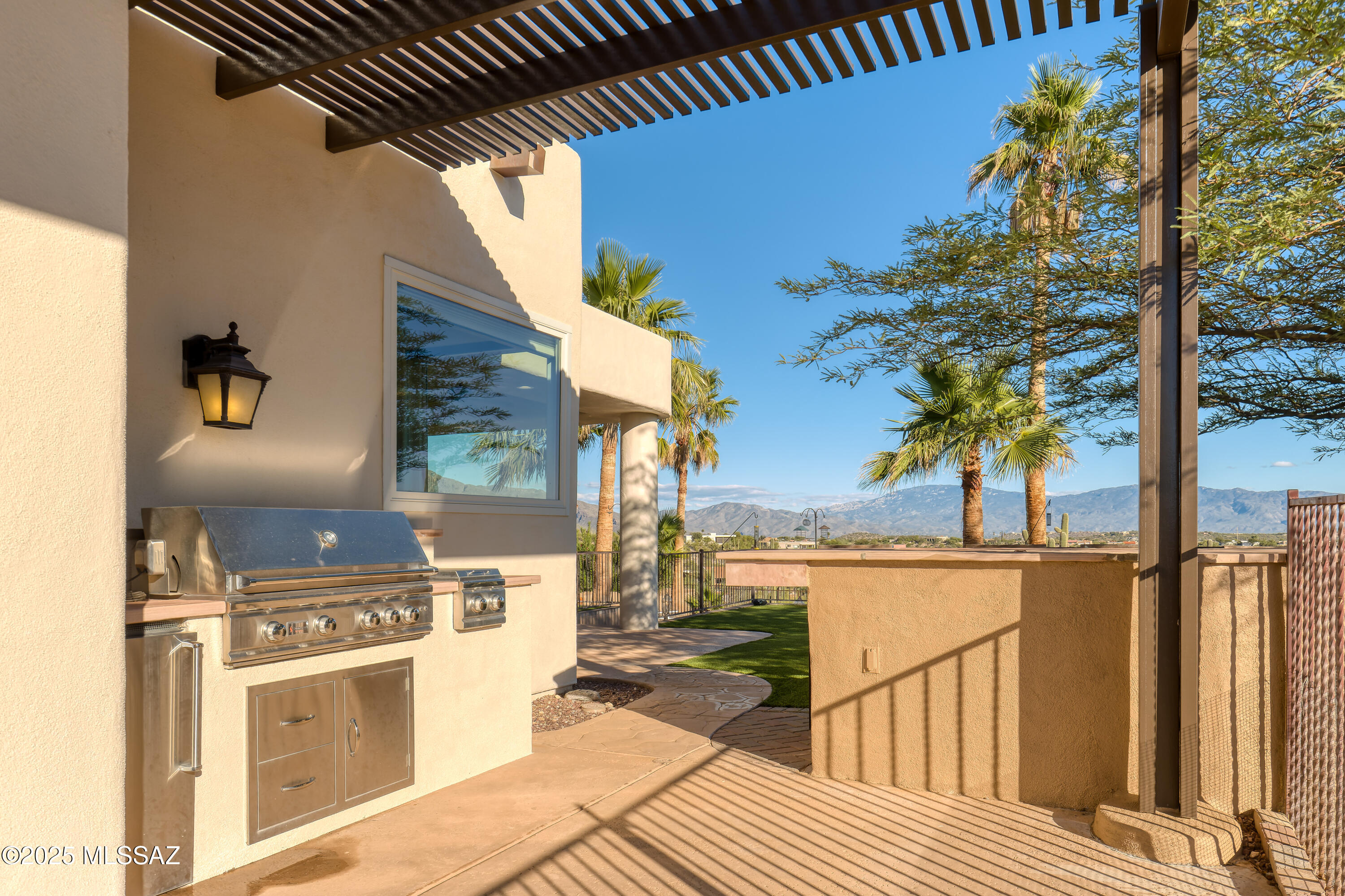 5588 E Paseo Cimarron