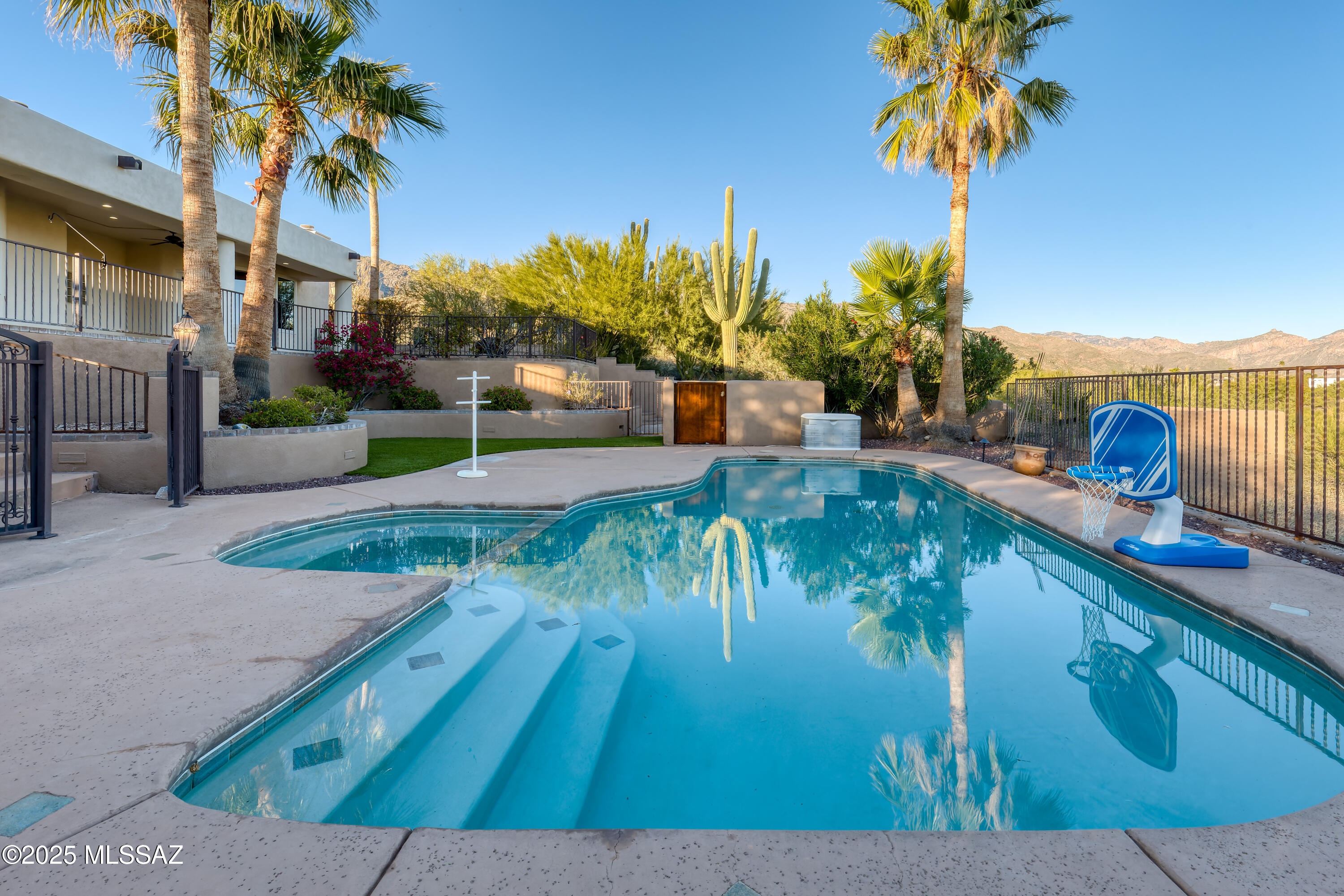 5588 E Paseo Cimarron