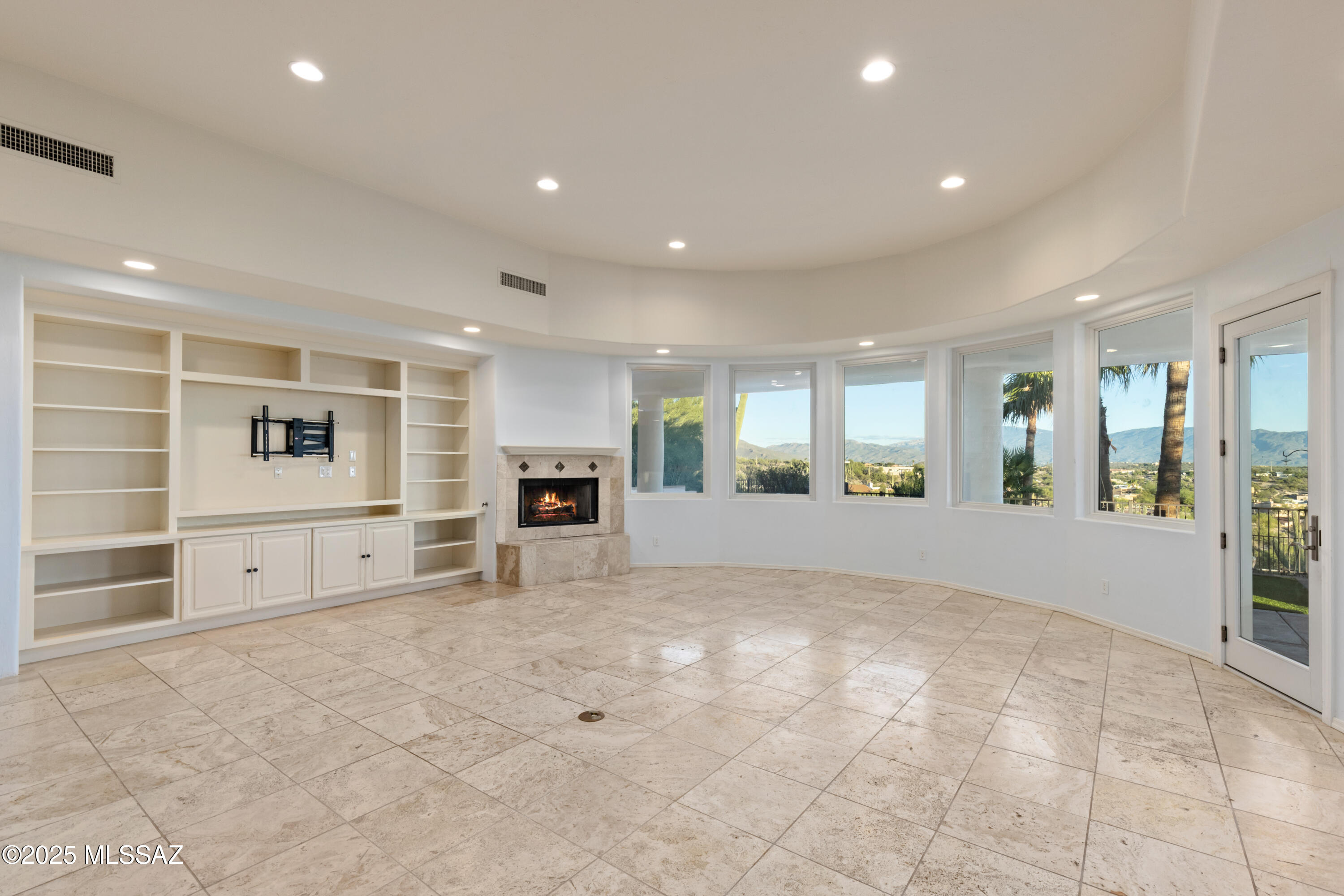 5588 E Paseo Cimarron