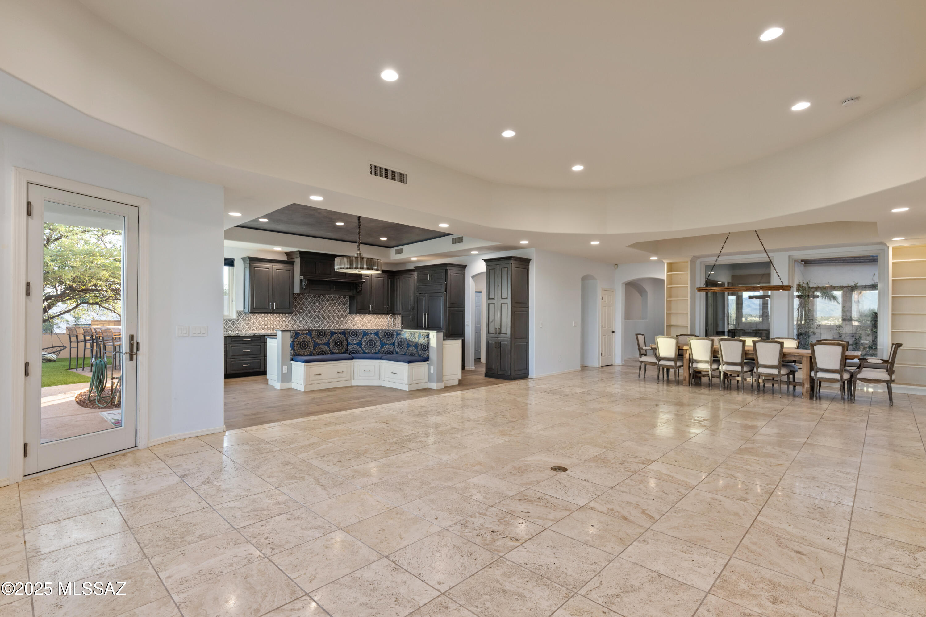 5588 E Paseo Cimarron