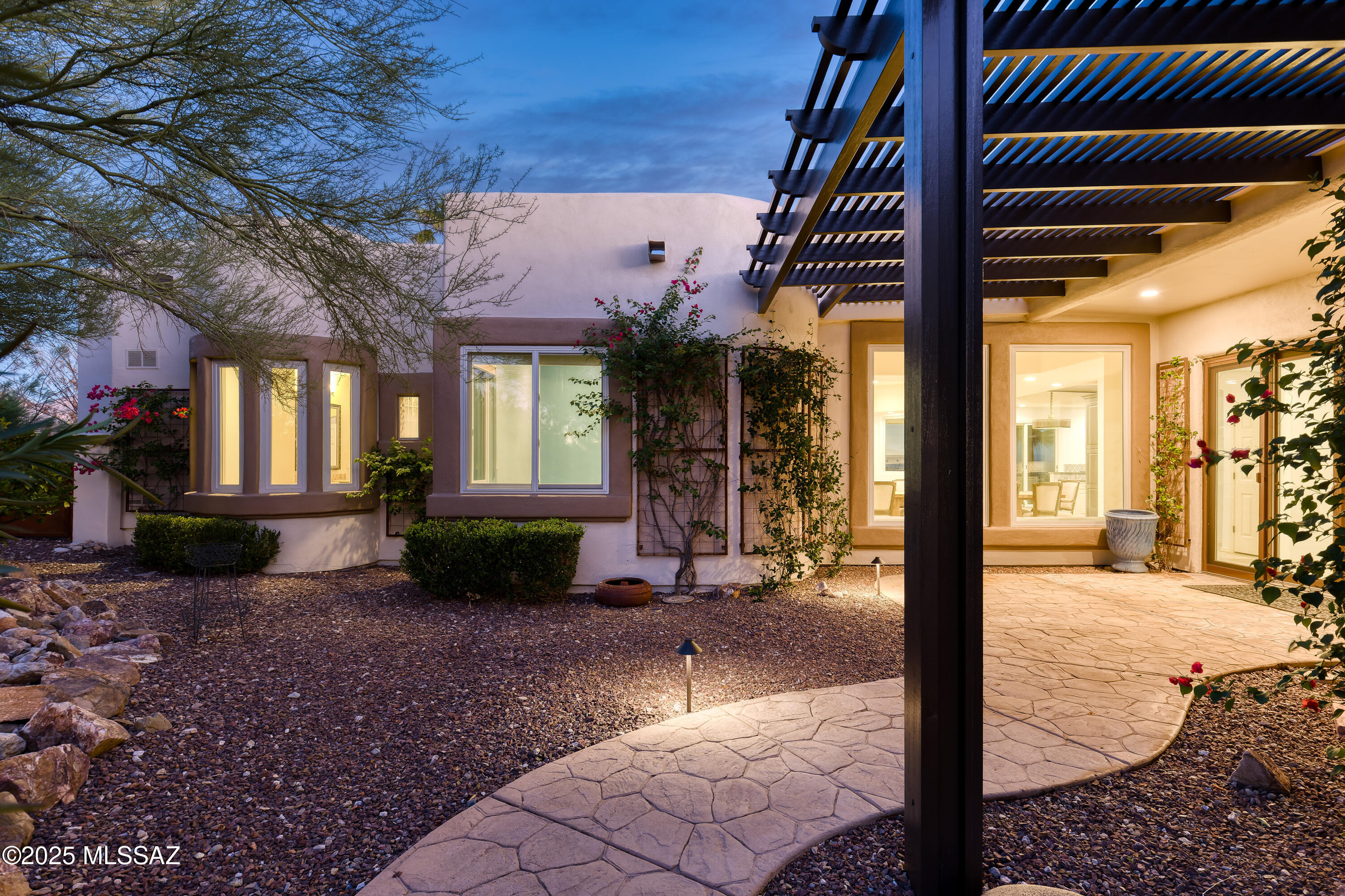 5588 E Paseo Cimarron