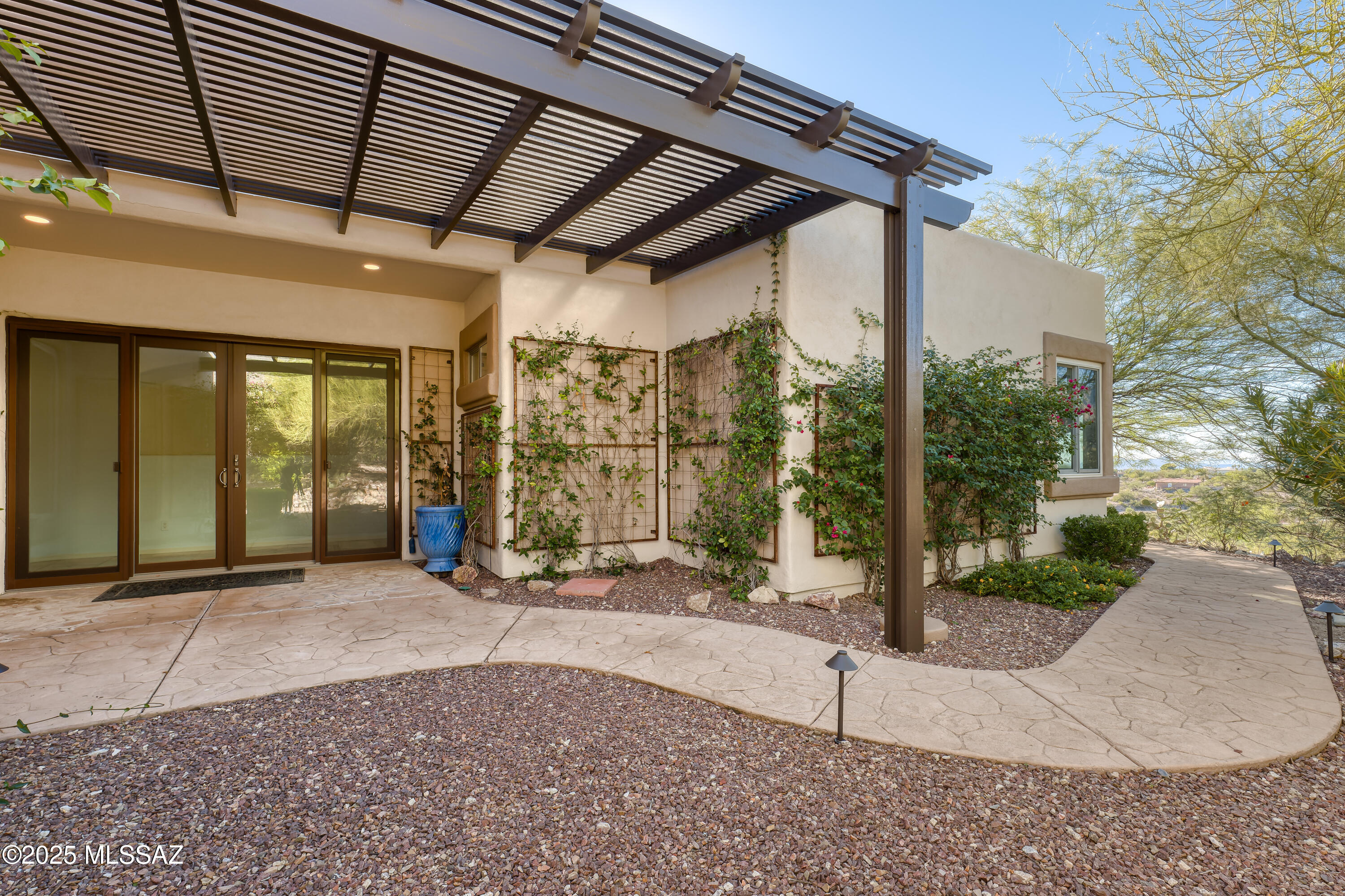 5588 E Paseo Cimarron