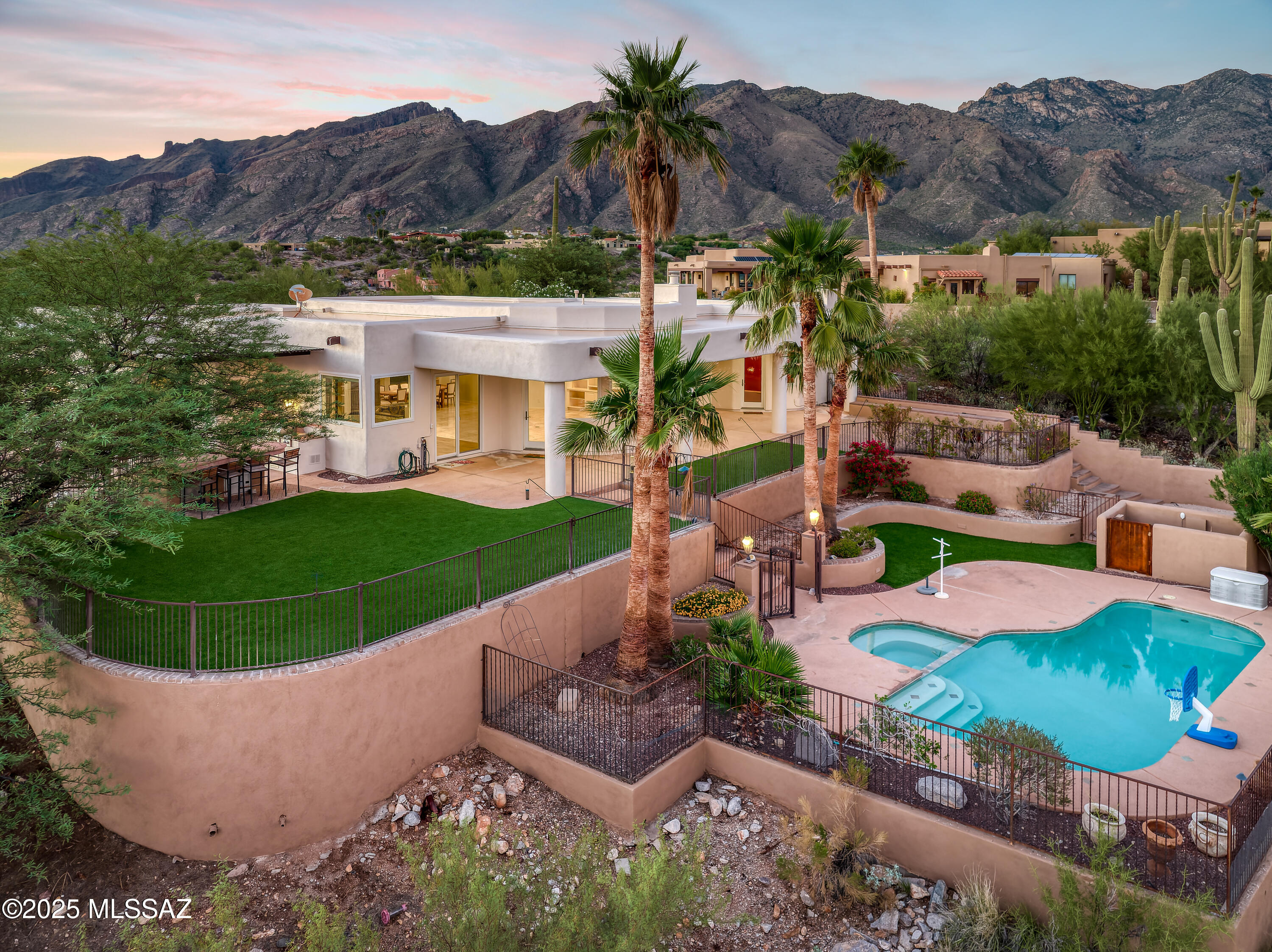 5588 E Paseo Cimarron