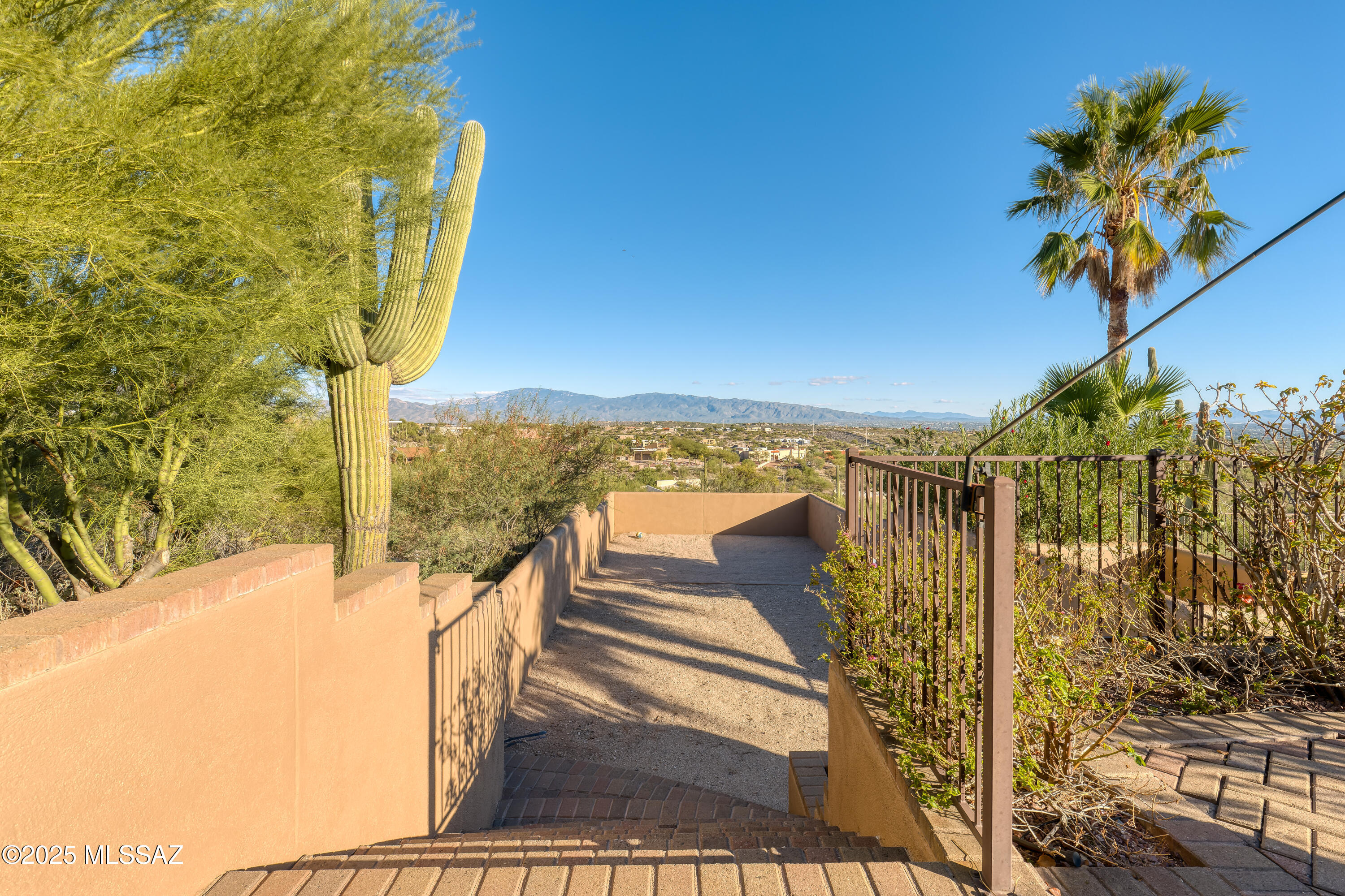 5588 E Paseo Cimarron