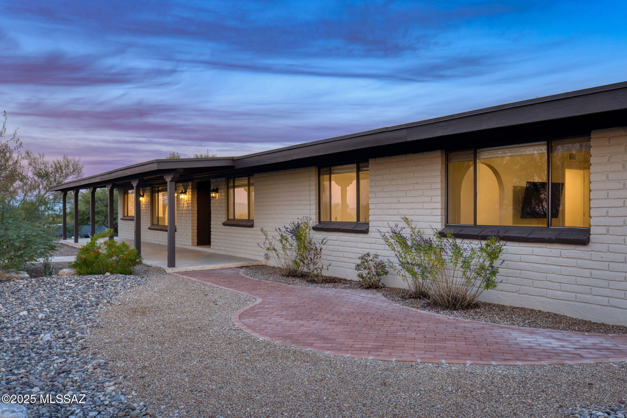 5802 N Camino Arizpe