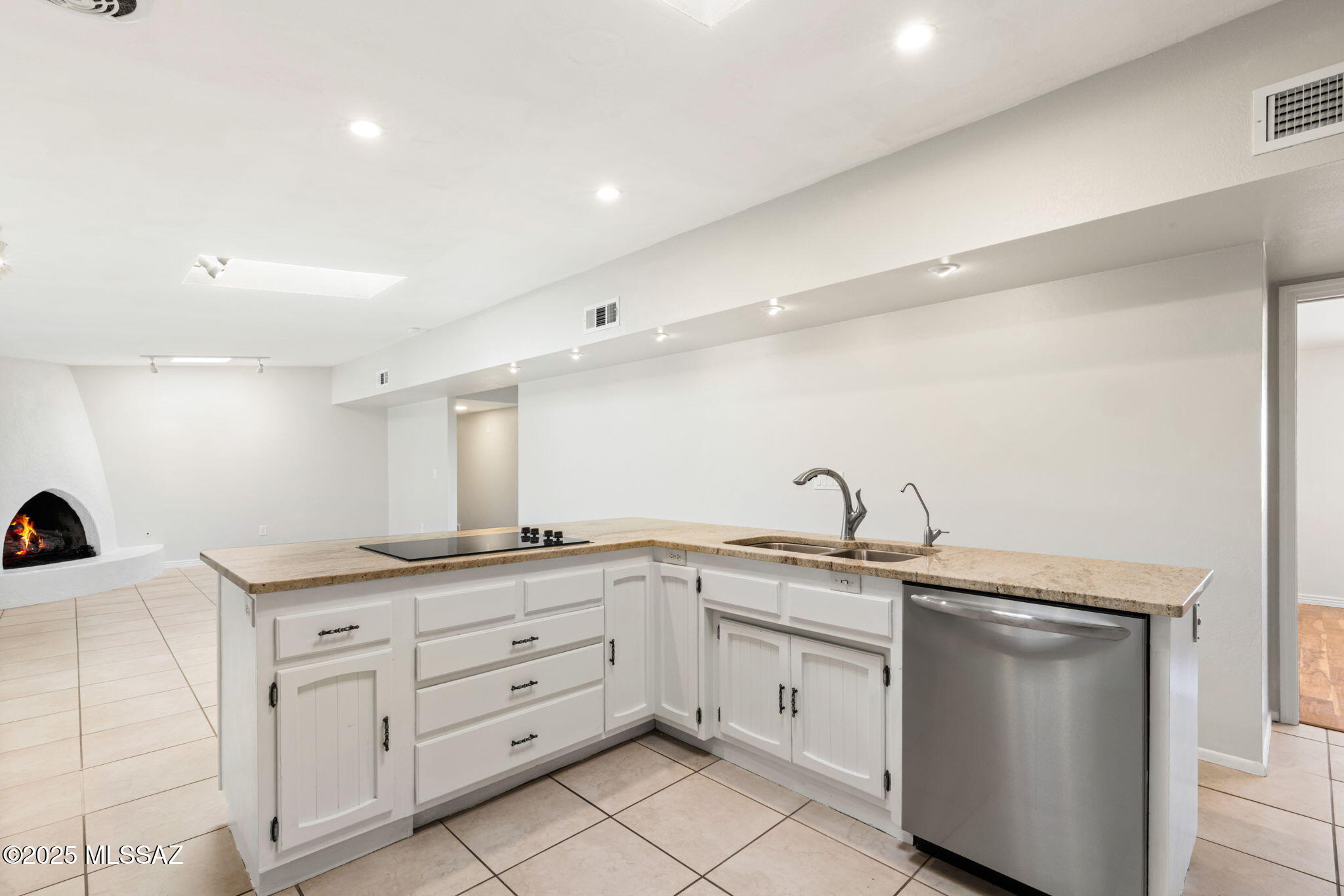 5802 N Camino Arizpe