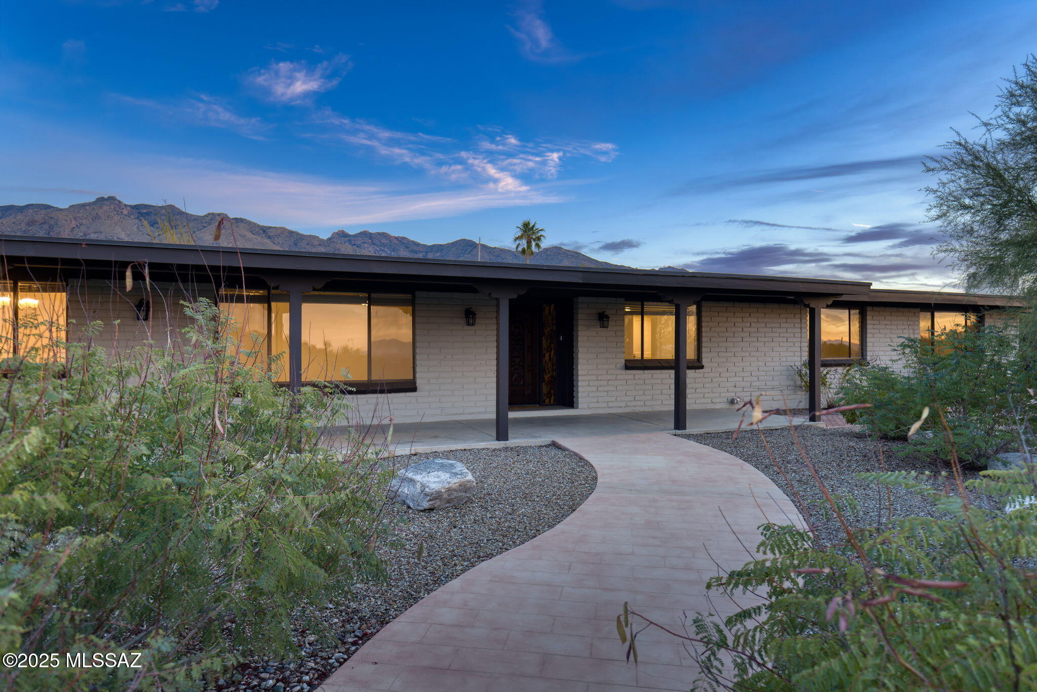 5802 N Camino Arizpe