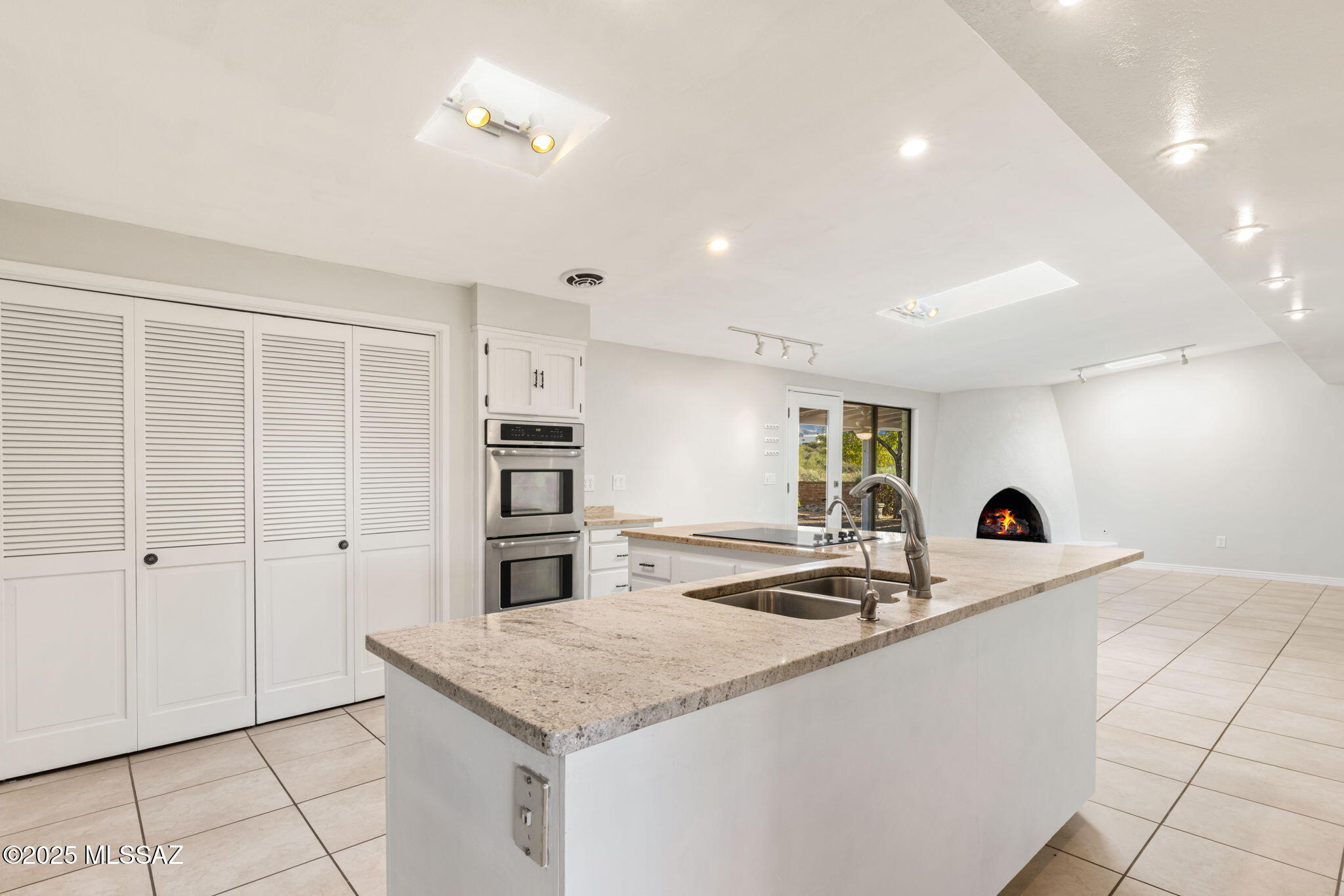 5802 N Camino Arizpe