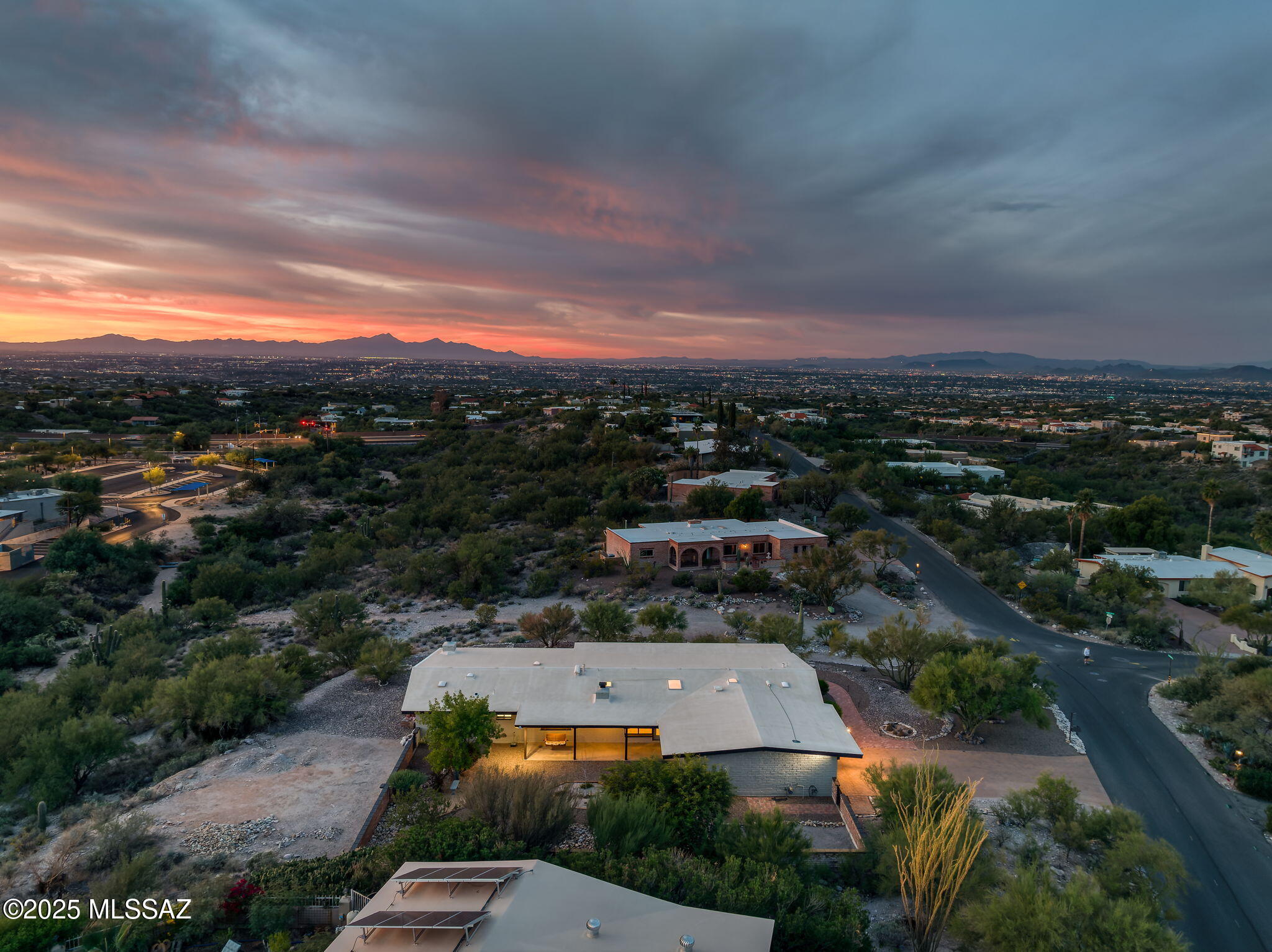 5802 N Camino Arizpe