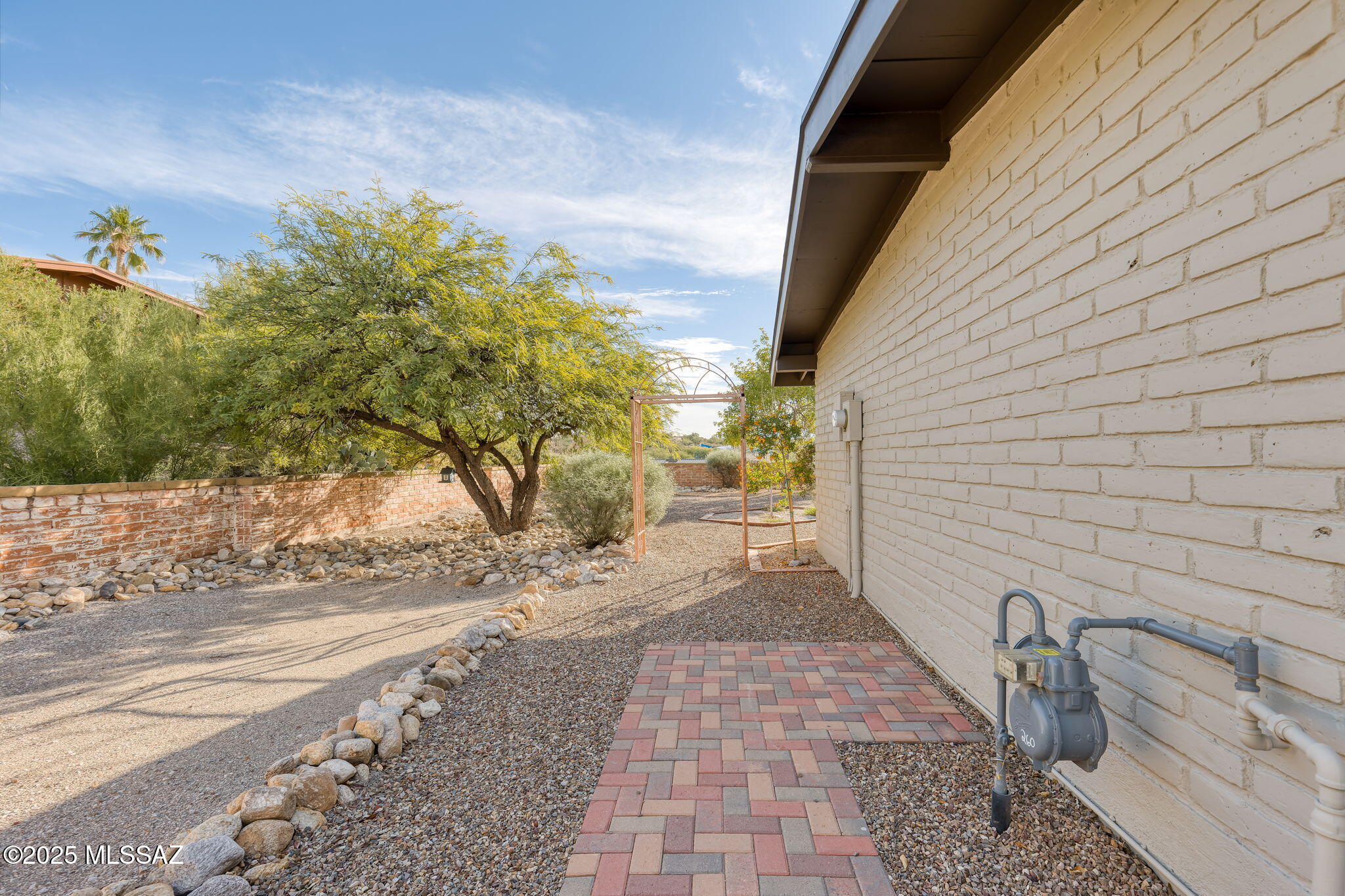 5802 N Camino Arizpe