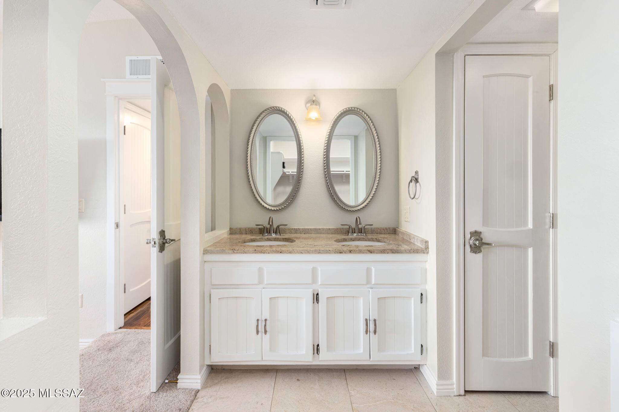 5802 N Camino Arizpe