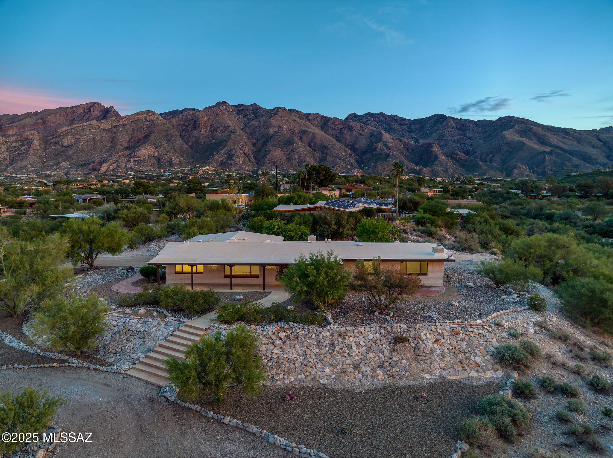 5802 N Camino Arizpe