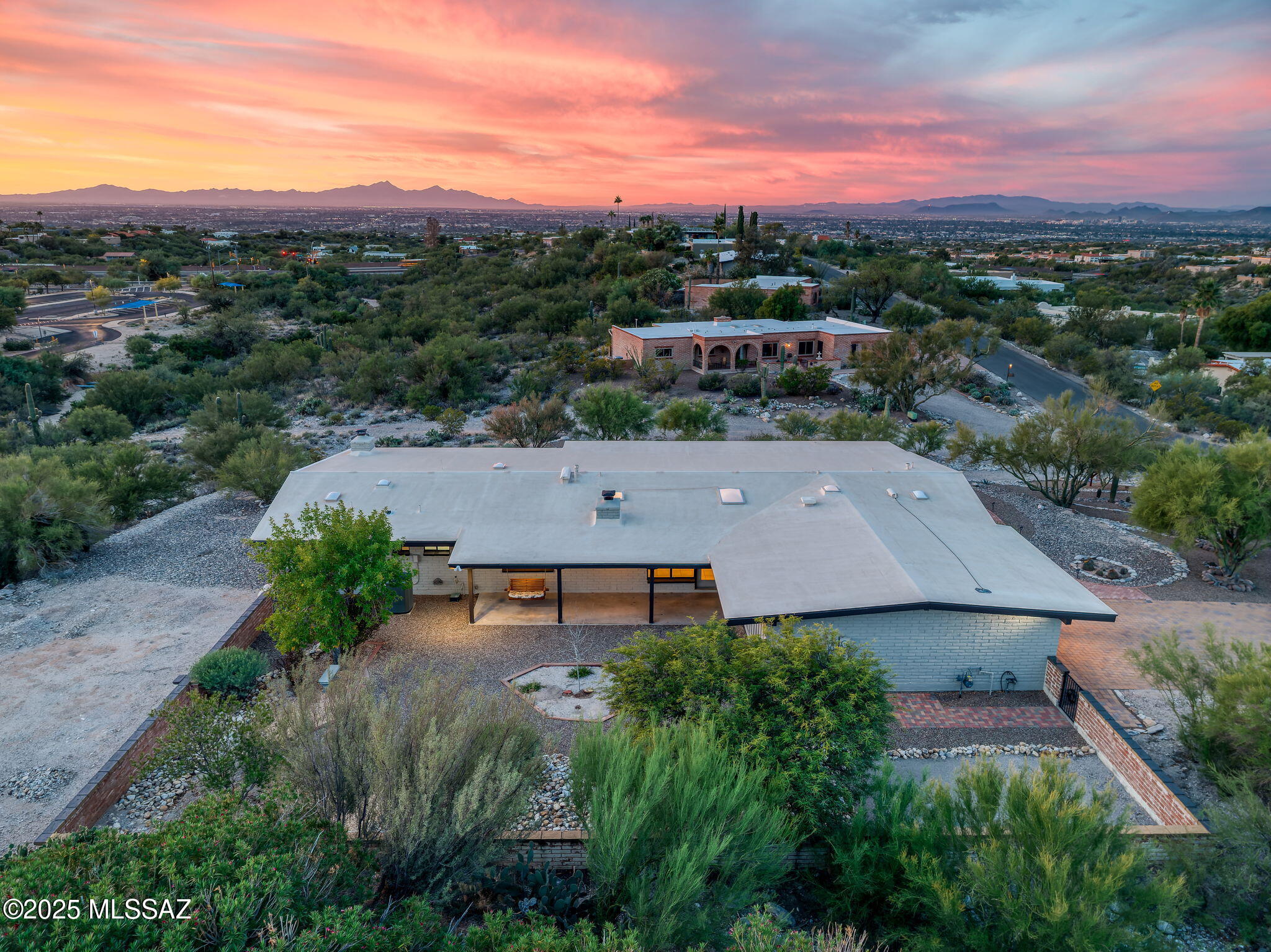 5802 N Camino Arizpe