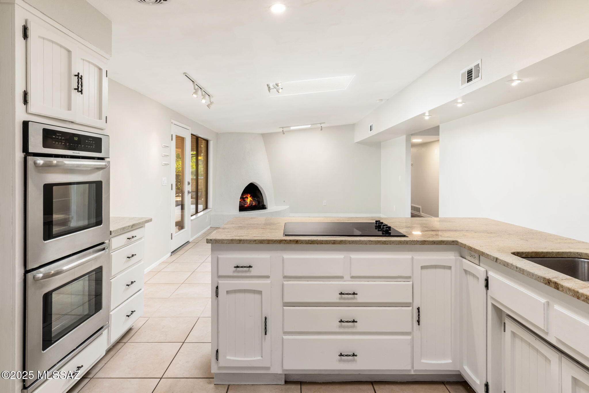 5802 N Camino Arizpe