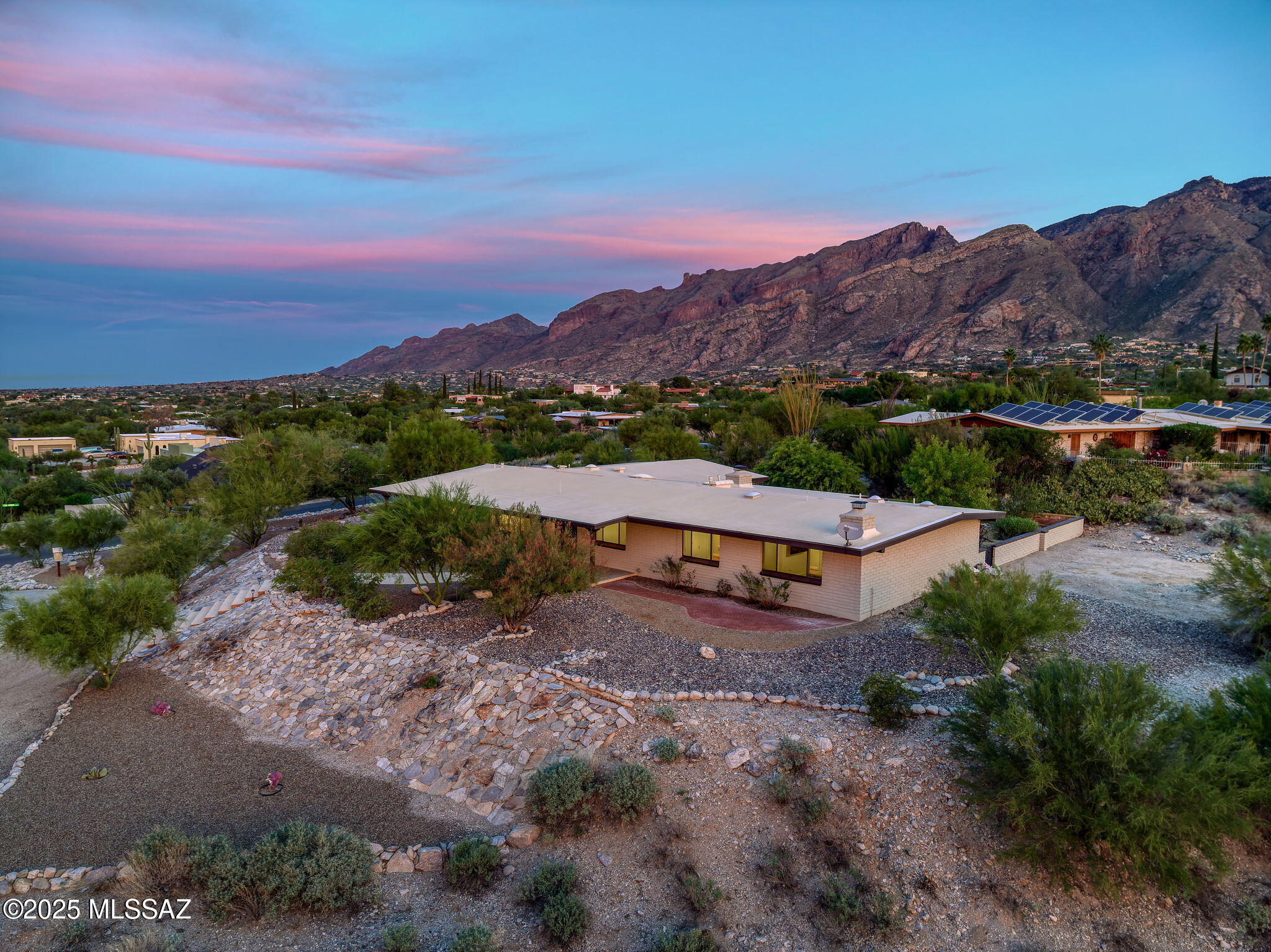 5802 N Camino Arizpe