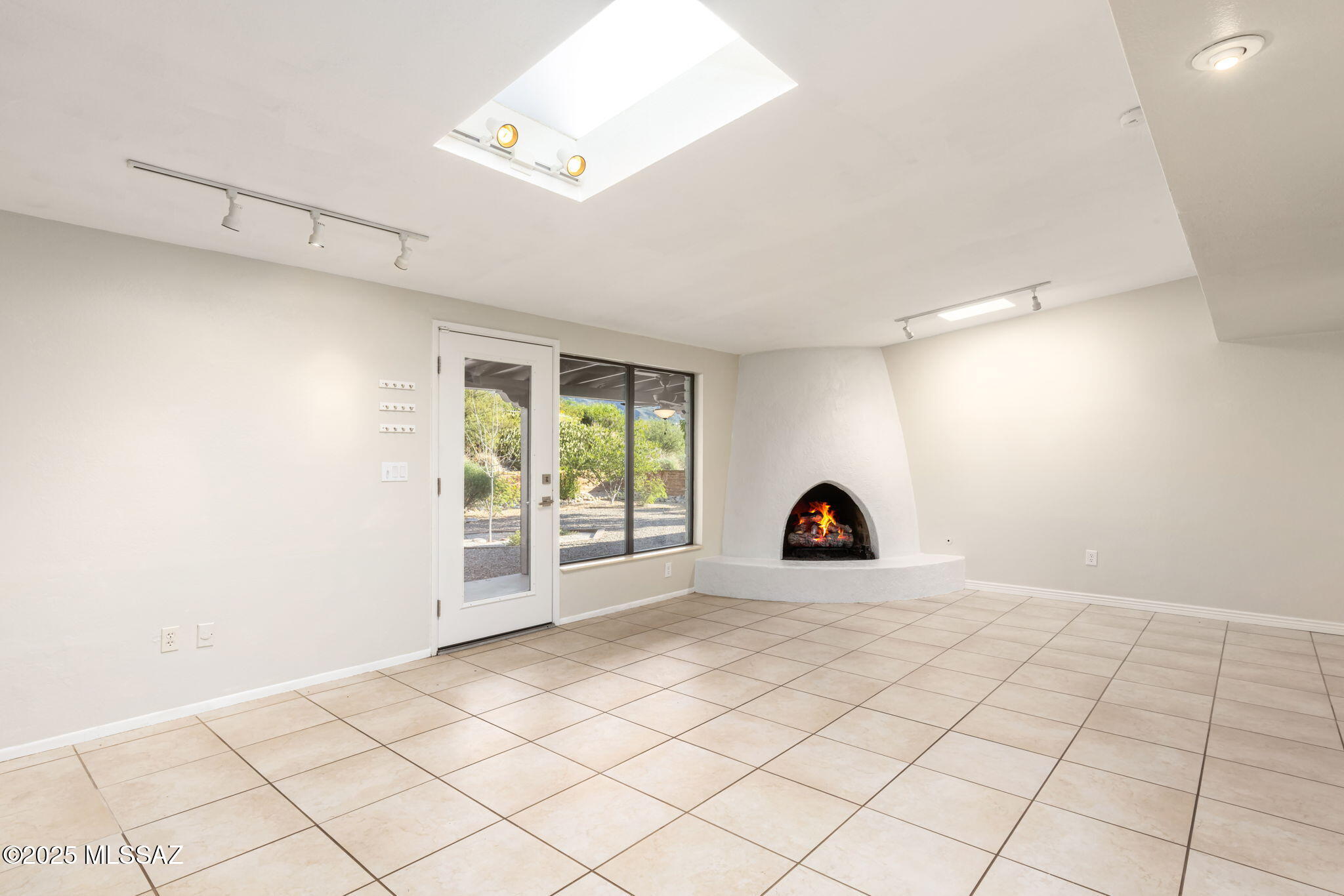 5802 N Camino Arizpe