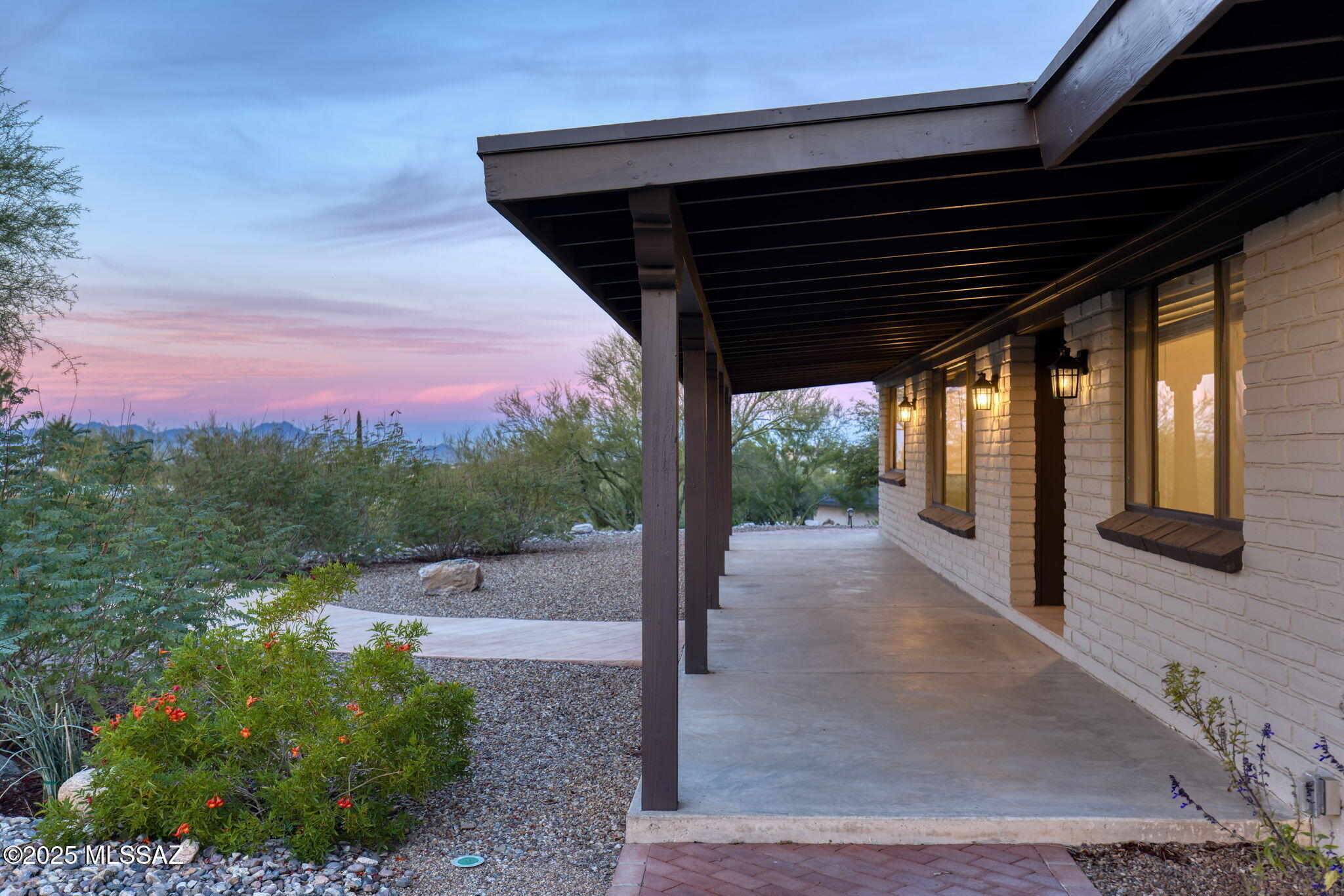 5802 N Camino Arizpe