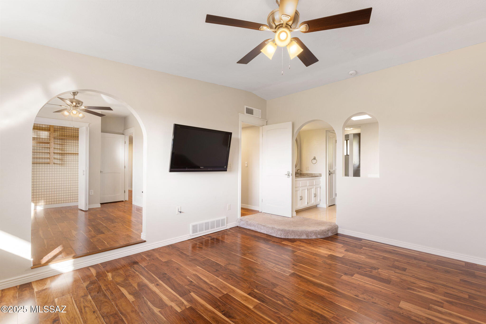 5802 N Camino Arizpe