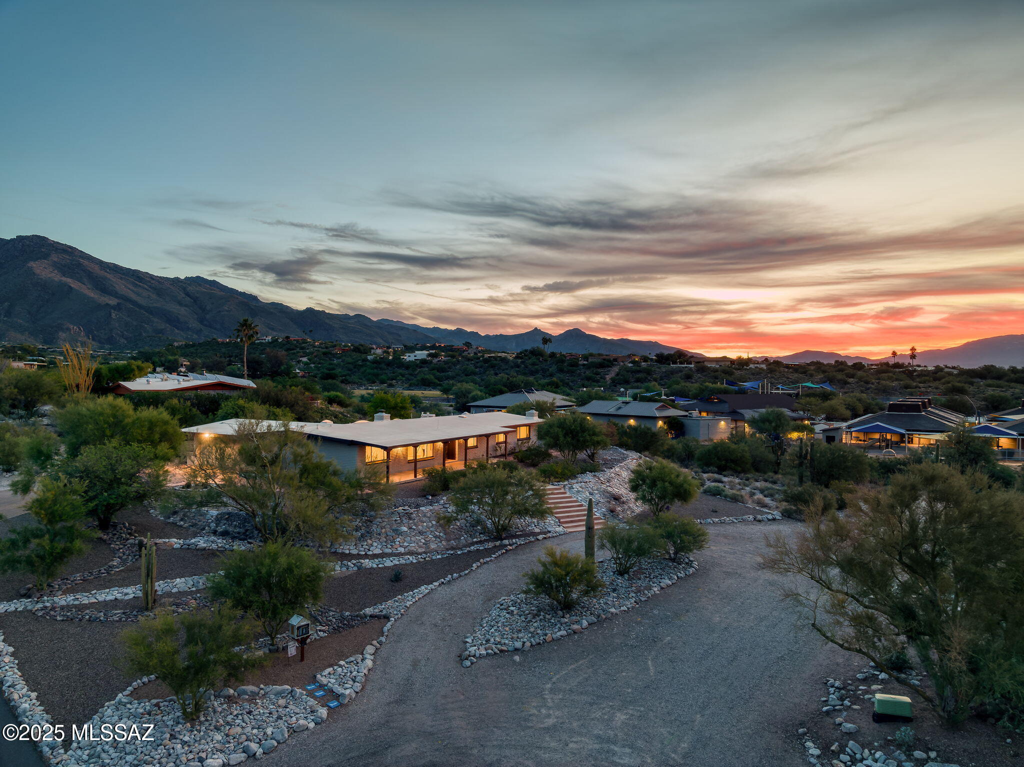 5802 N Camino Arizpe