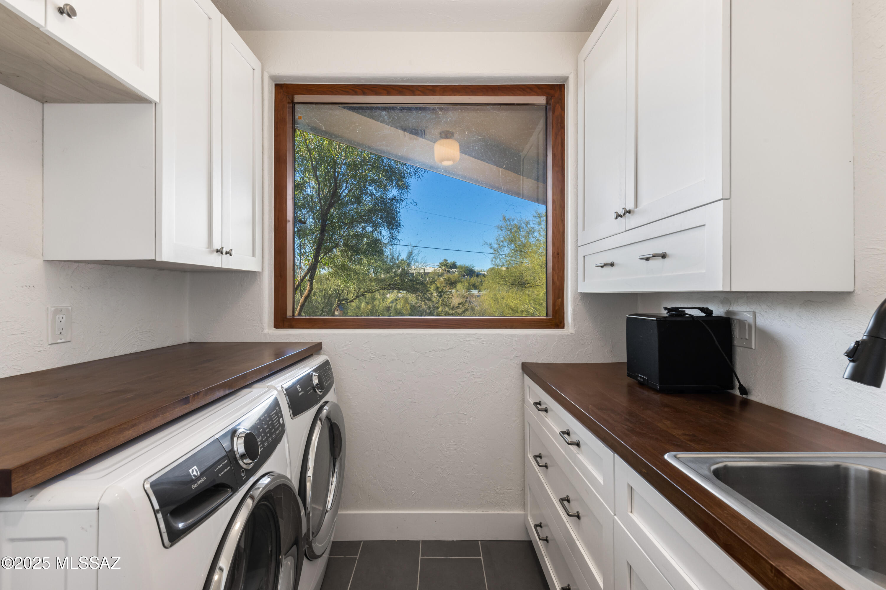 4740 N Hacienda Del Sol Road