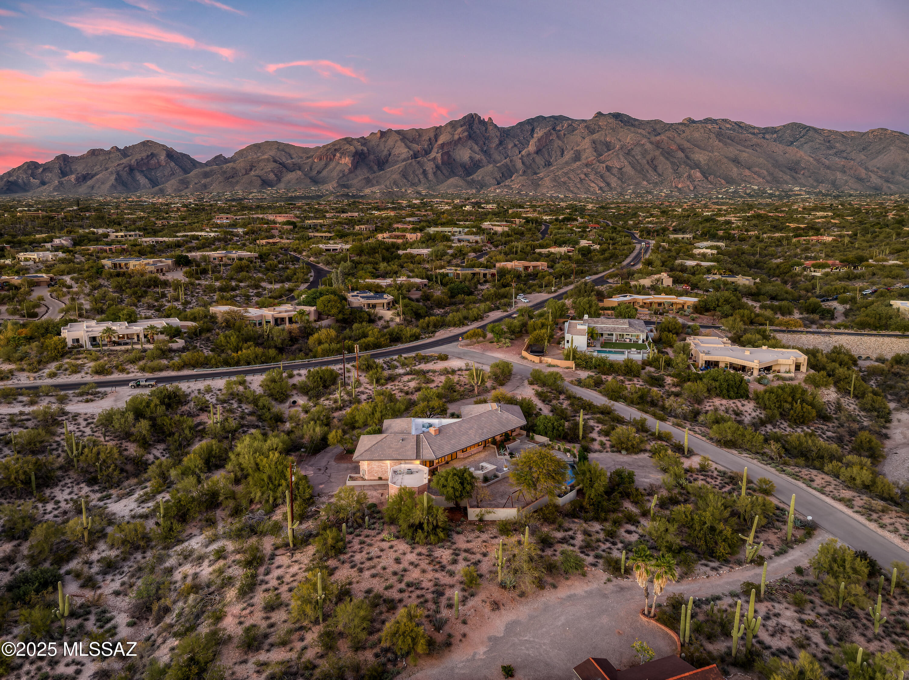 4740 N Hacienda Del Sol Road