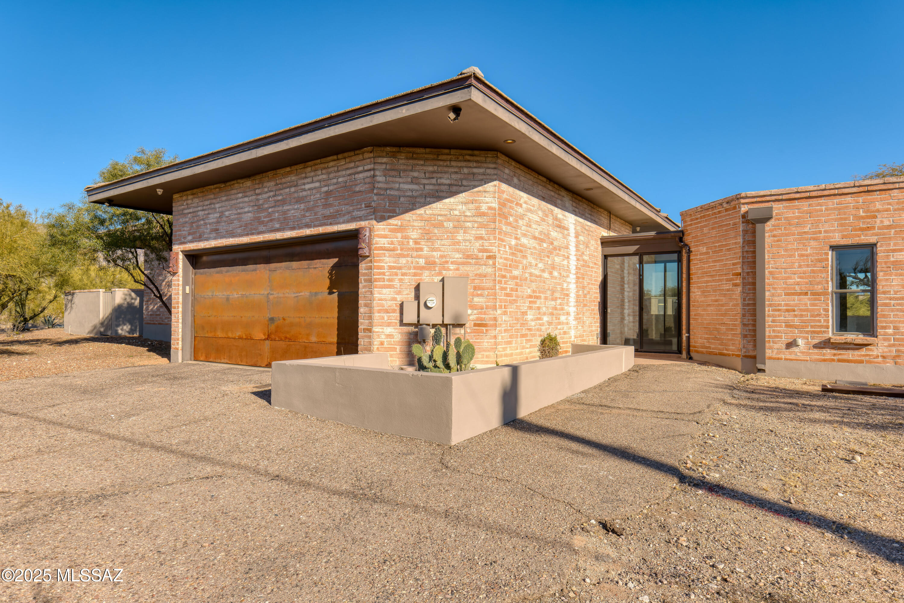 4740 N Hacienda Del Sol Road