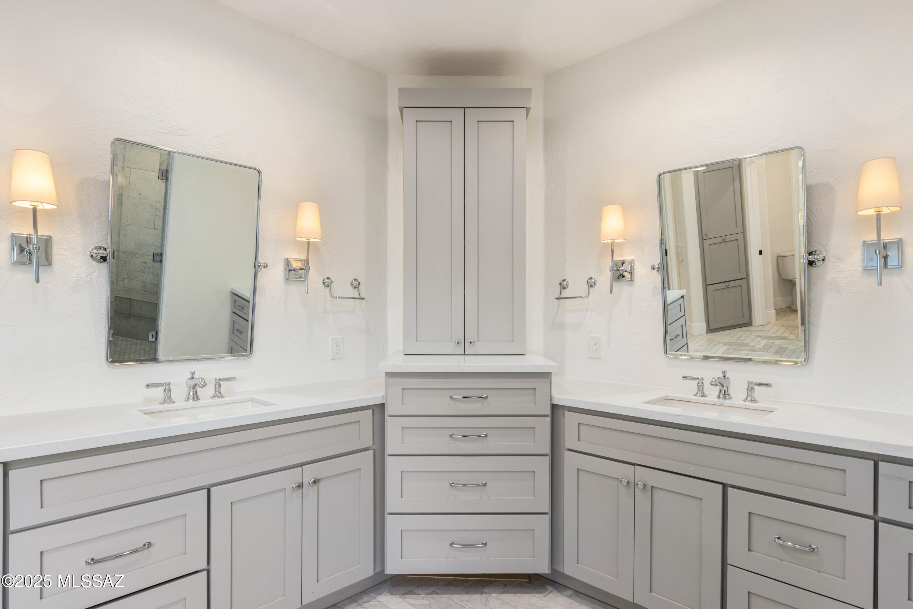 4740 N Hacienda Del Sol Road