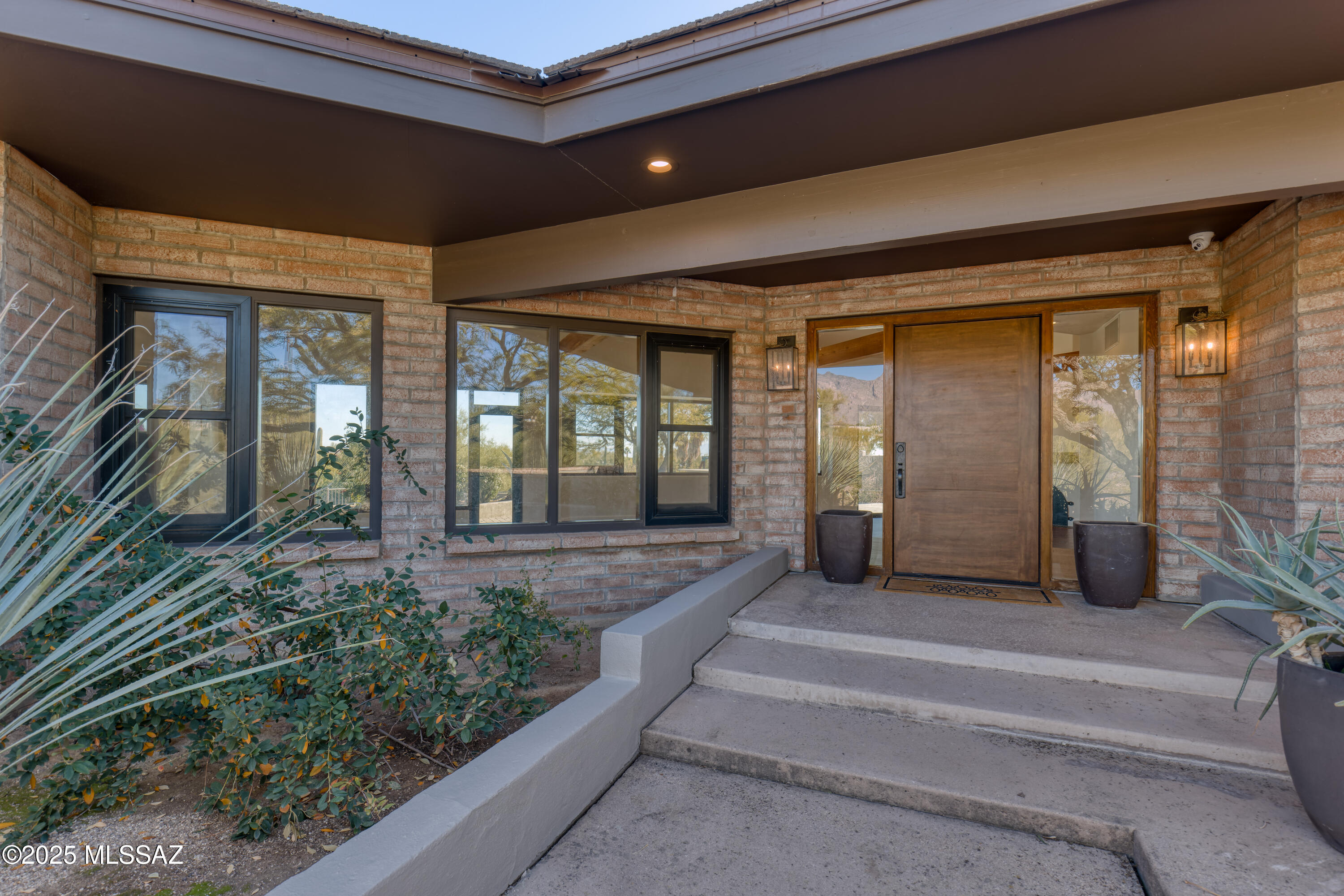 4740 N Hacienda Del Sol Road