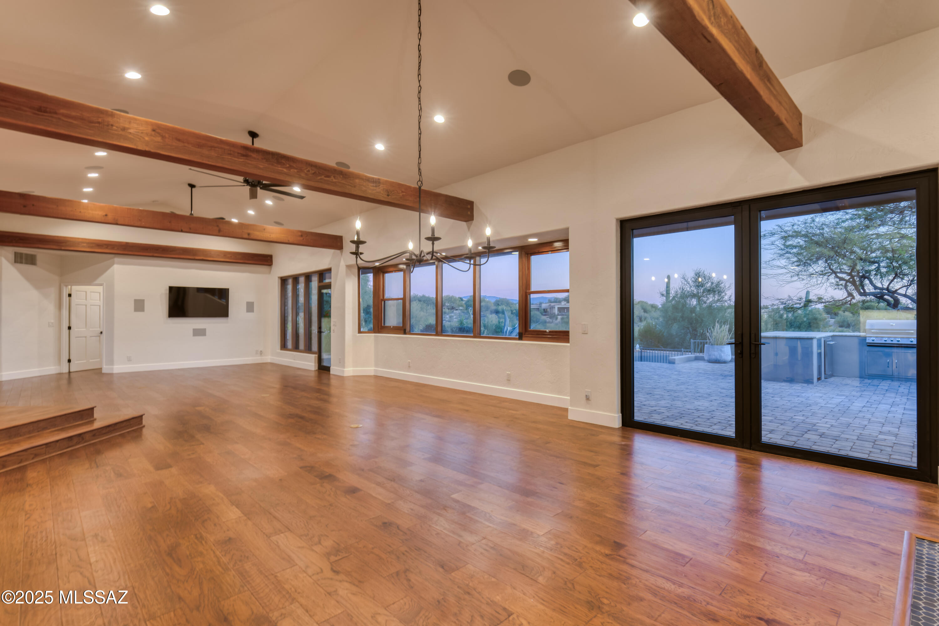 4740 N Hacienda Del Sol Road