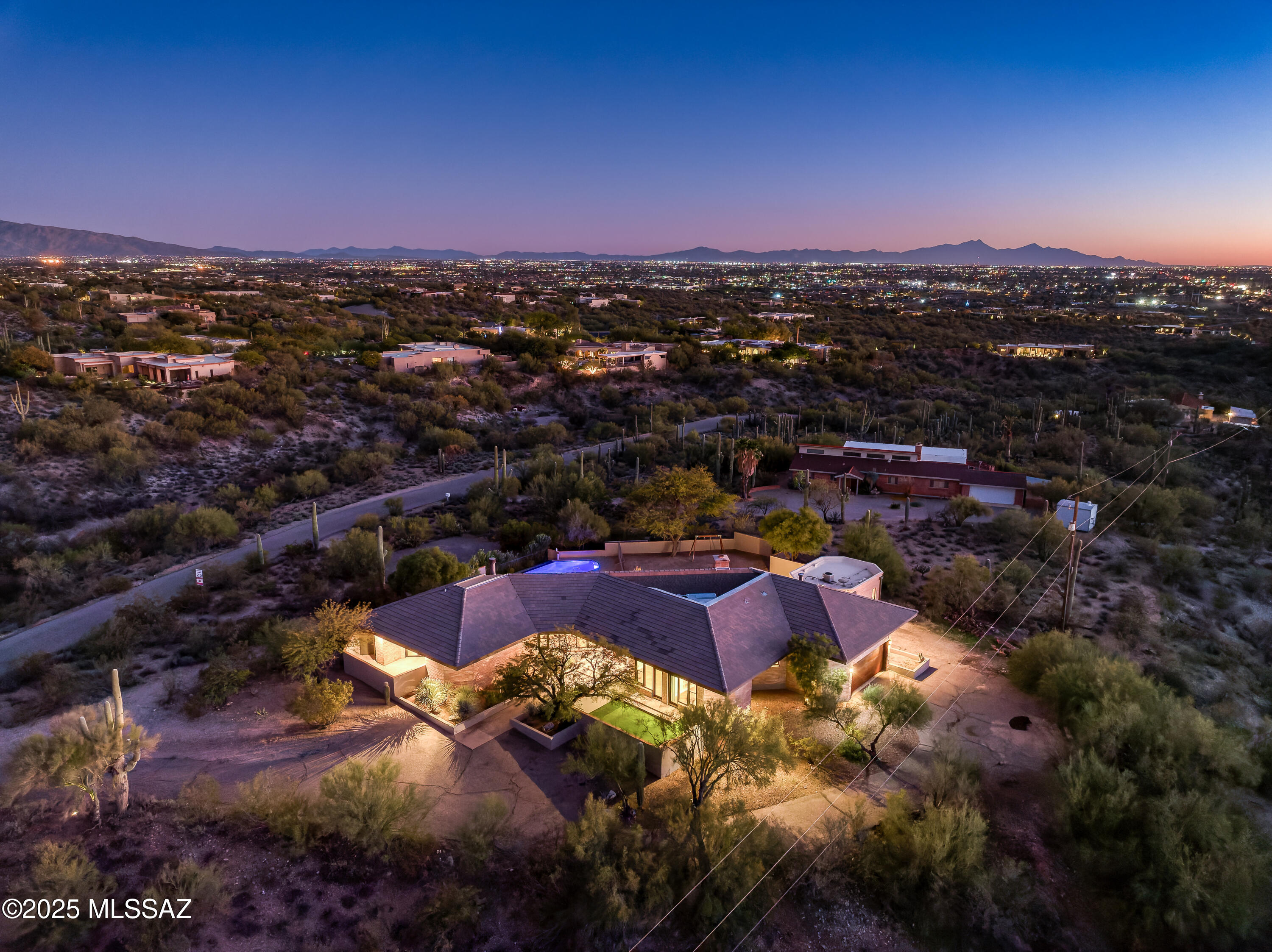 4740 N Hacienda Del Sol Road